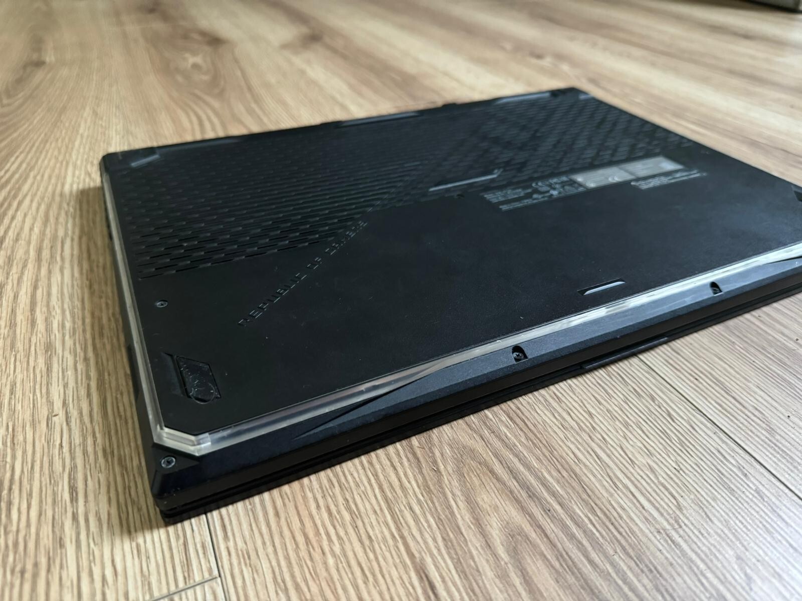 ASUS ROG Strix G17 Notebook/Laptop 17.3 in Black – G712LU