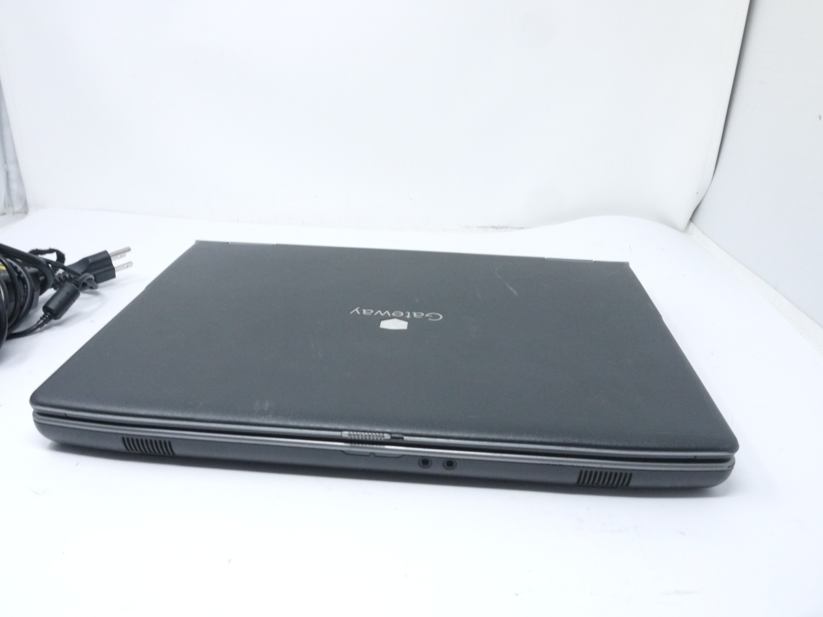 Gateway MA8 14.4″ Laptop – Pentium T2370 / 3GB / 160GB HDD / Win10 – Read Desc