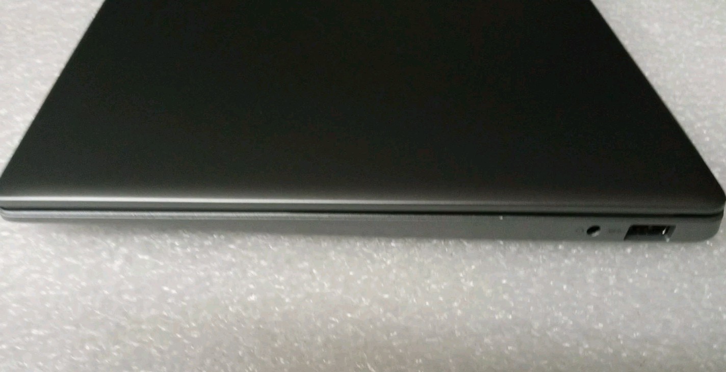 Dell Latitude 3301 Laptop – 1.8 GHz i7-8565U 8GB 256GB SSD Webcam 13.3″