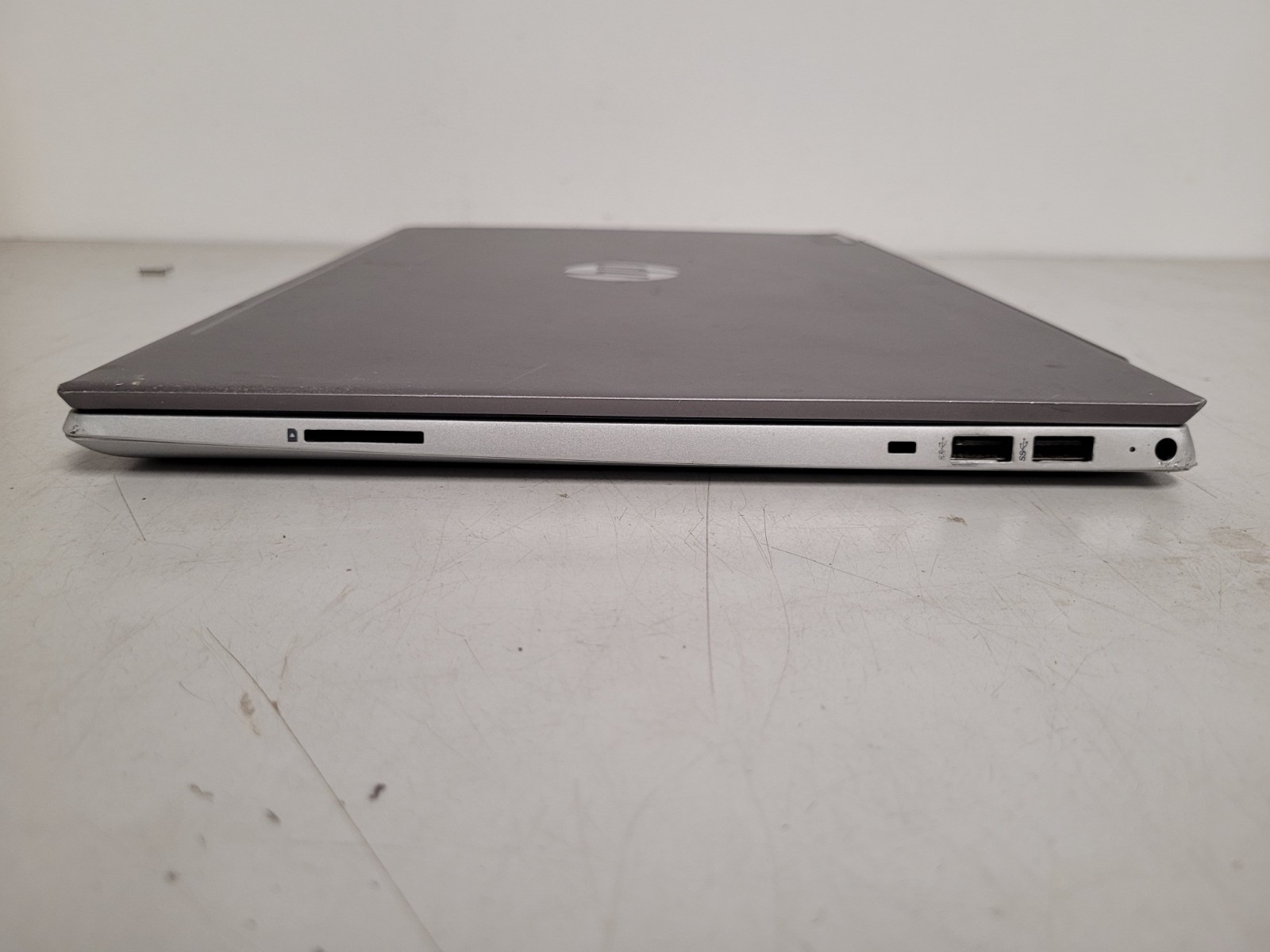 Hp pavilion 15-cs2064st i7-8565u 1.8ghz 8gb ram 240gb ssd charger 5CD9415DNQ