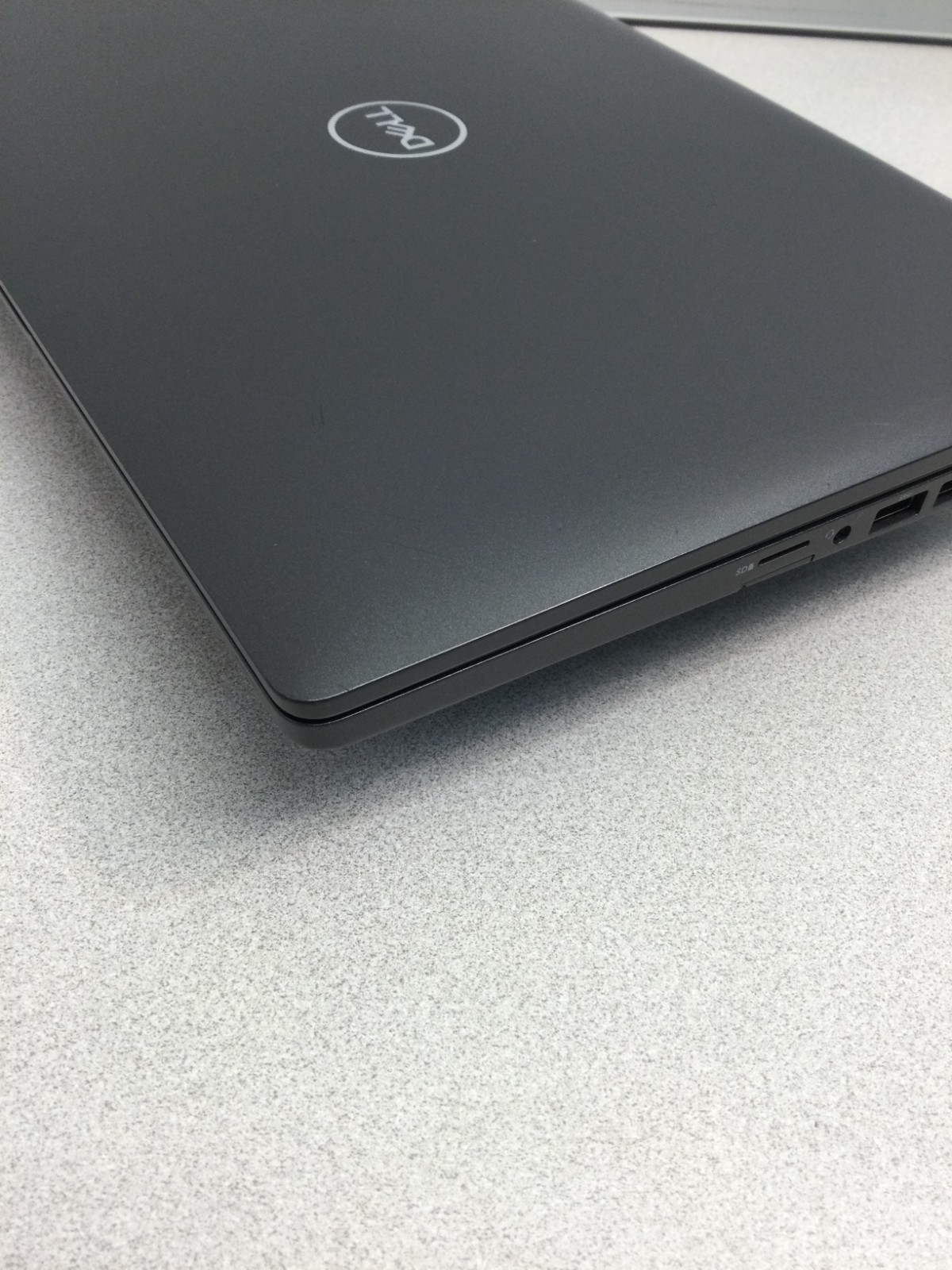 Dell Latitude 5400 14″ Core i7-8665U 1.90GHz 8GB RAM 125GB SSD win 11 pro