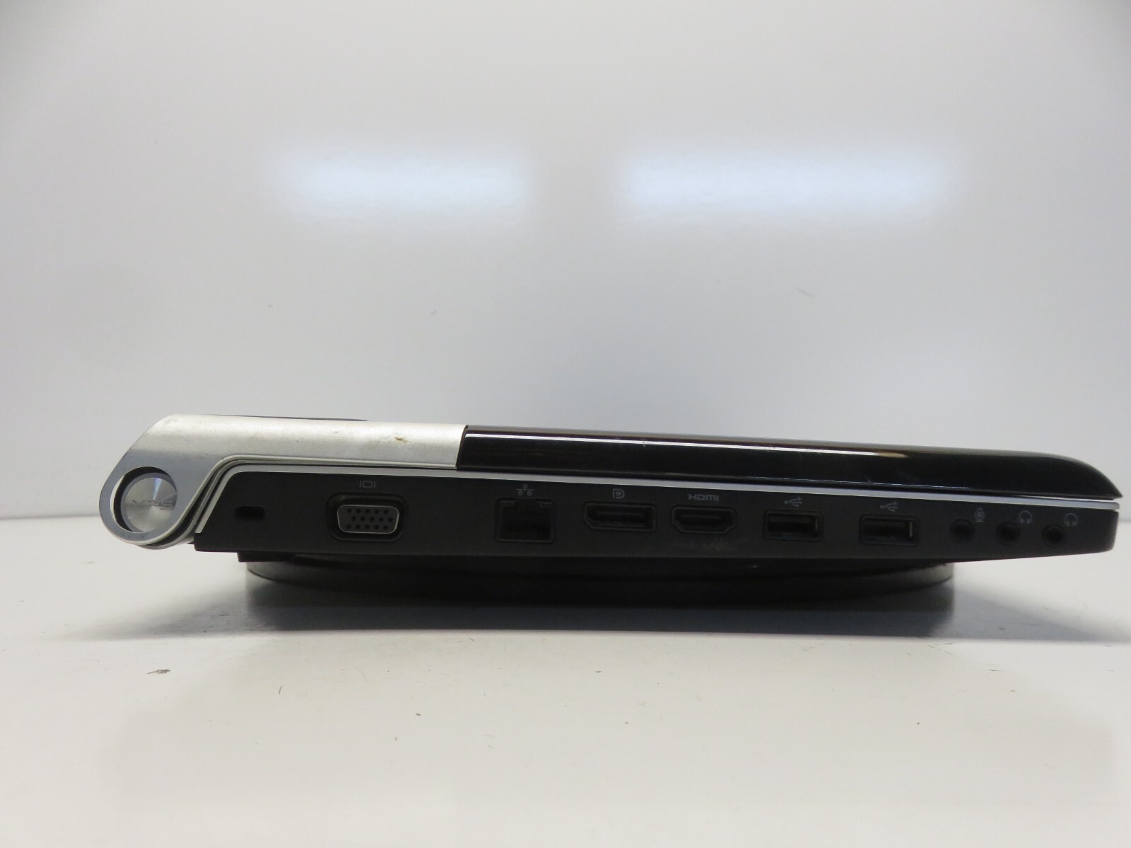 Dell Studio XPS 1647 Intel Core i5 M520 2.4GHz 4 GB NO HDD No Batt READ