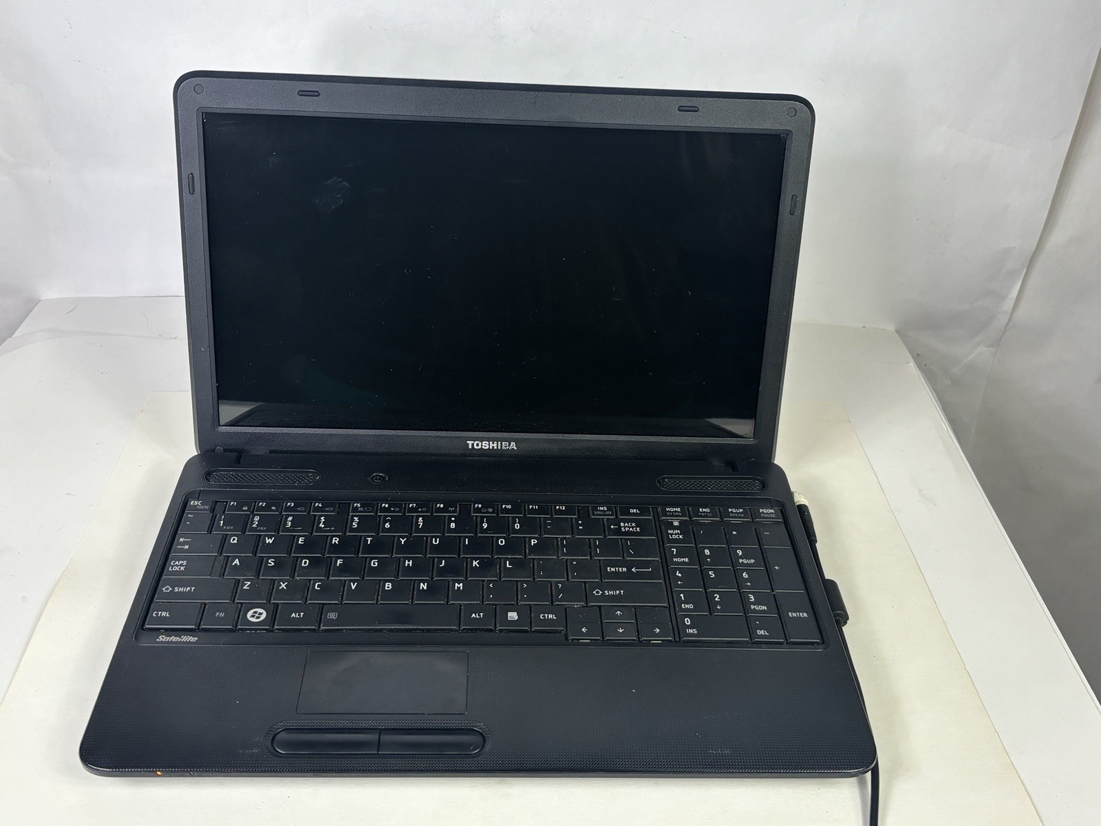 Toshiba Satellite C655 i3 M380 2.53GHz 4GB RAM 298GB HDD WIN 10 PRO *READ*