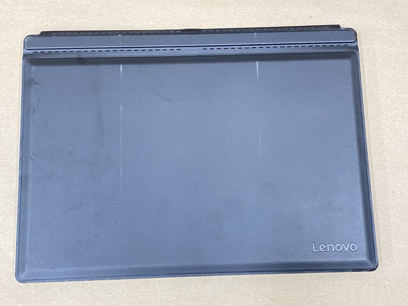 Lenovo 80QL – 12″ 2160*1440 – m5-6y54 – 4GB – 128GB SSD – Windows 10 Pro