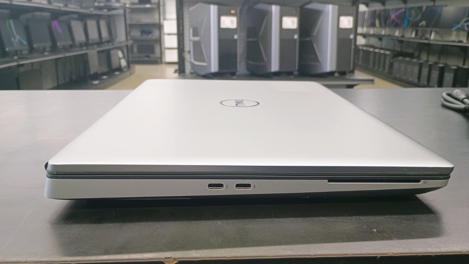 Dell Precision 7560 Xeon W-11955M 2.6Ghz – 64GB – 1TB – RTX A4000 15.6″ – Read