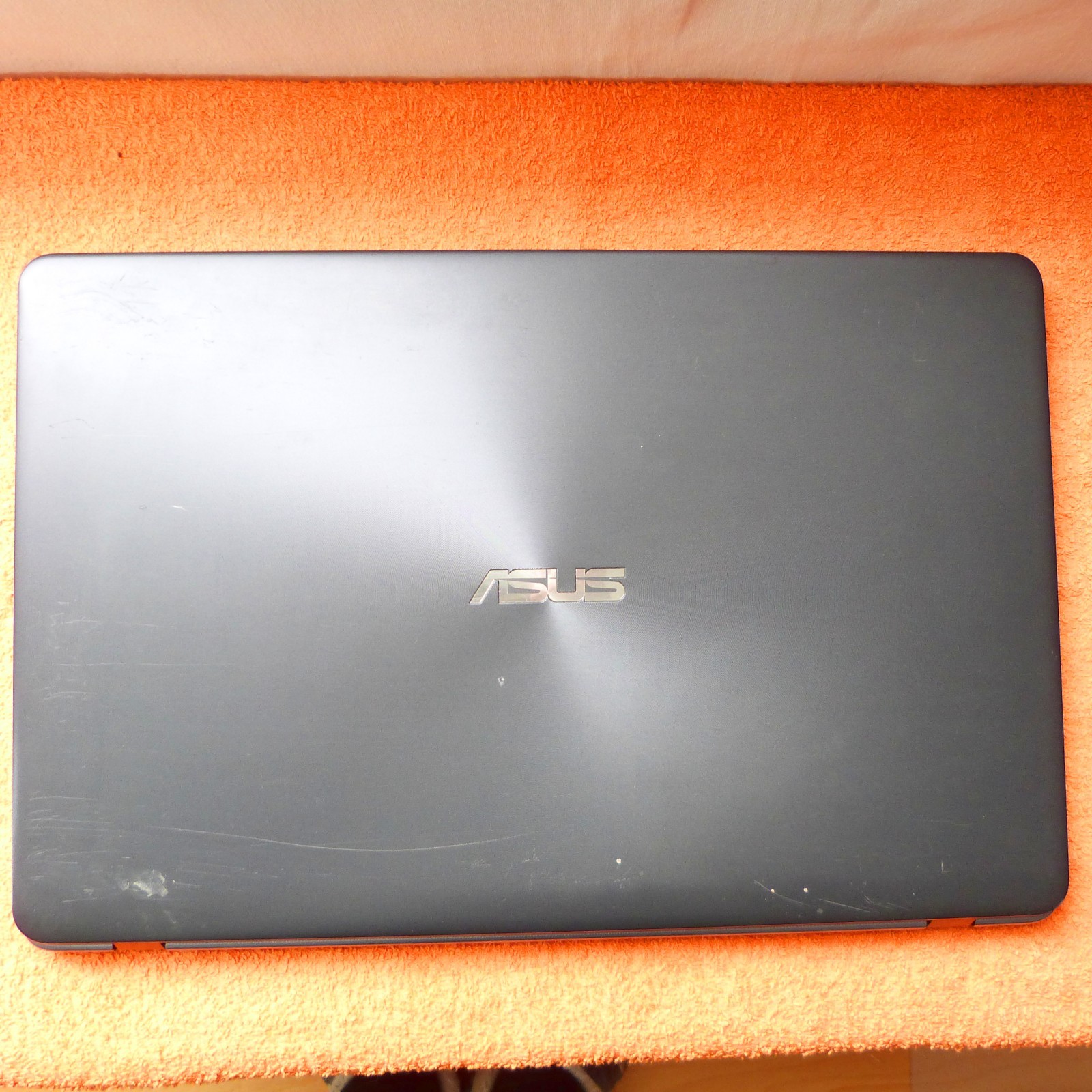 Asus F705 Vivobook UltraBook 17″ l SSD Windows 11 l Harman SOUND INTEL GOLD