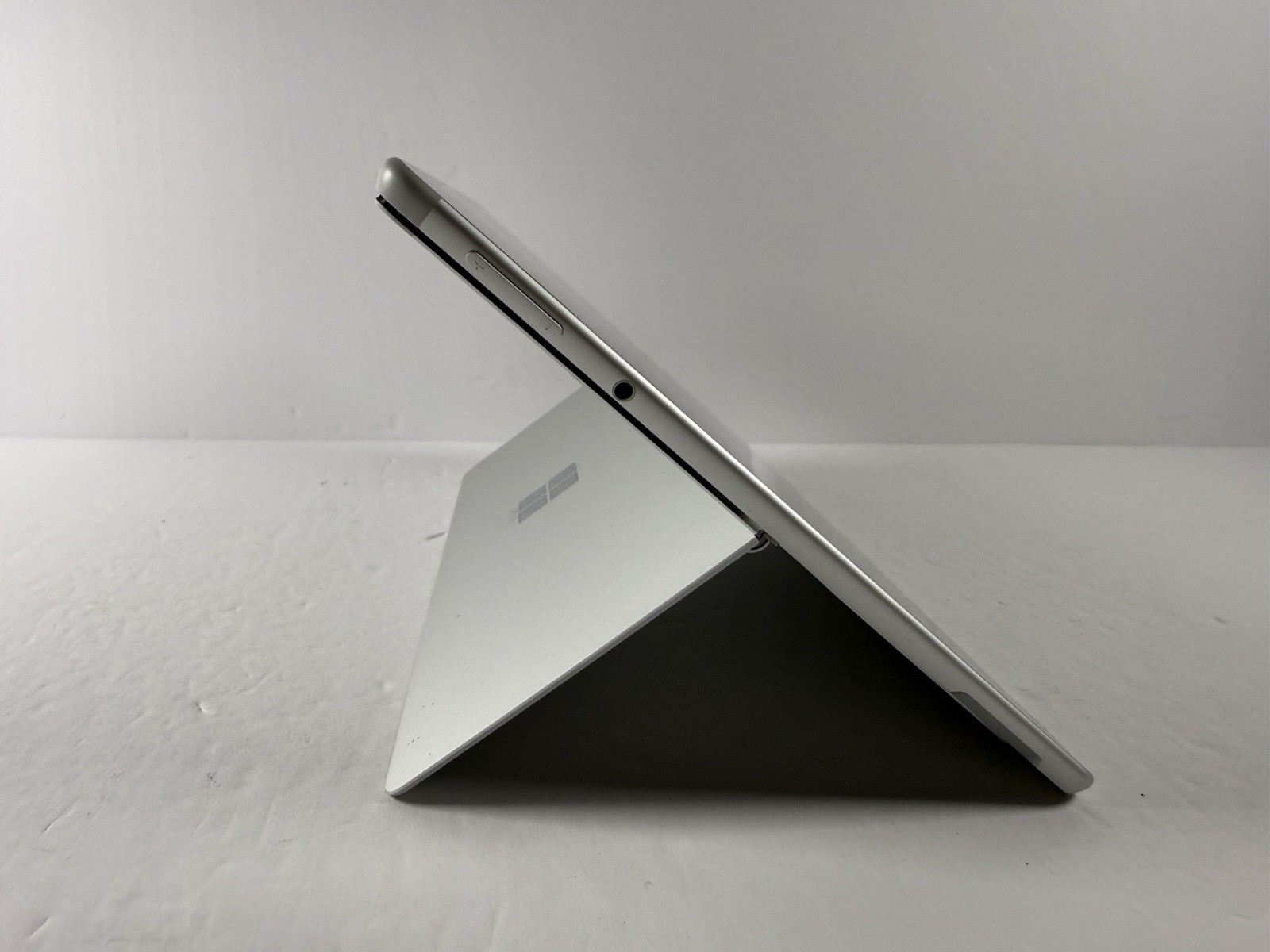 Microsoft Surface Pro 8 (1982) i5-1145G7 – 16GB RAM – 256GB 120Hz – Win 11 Pro