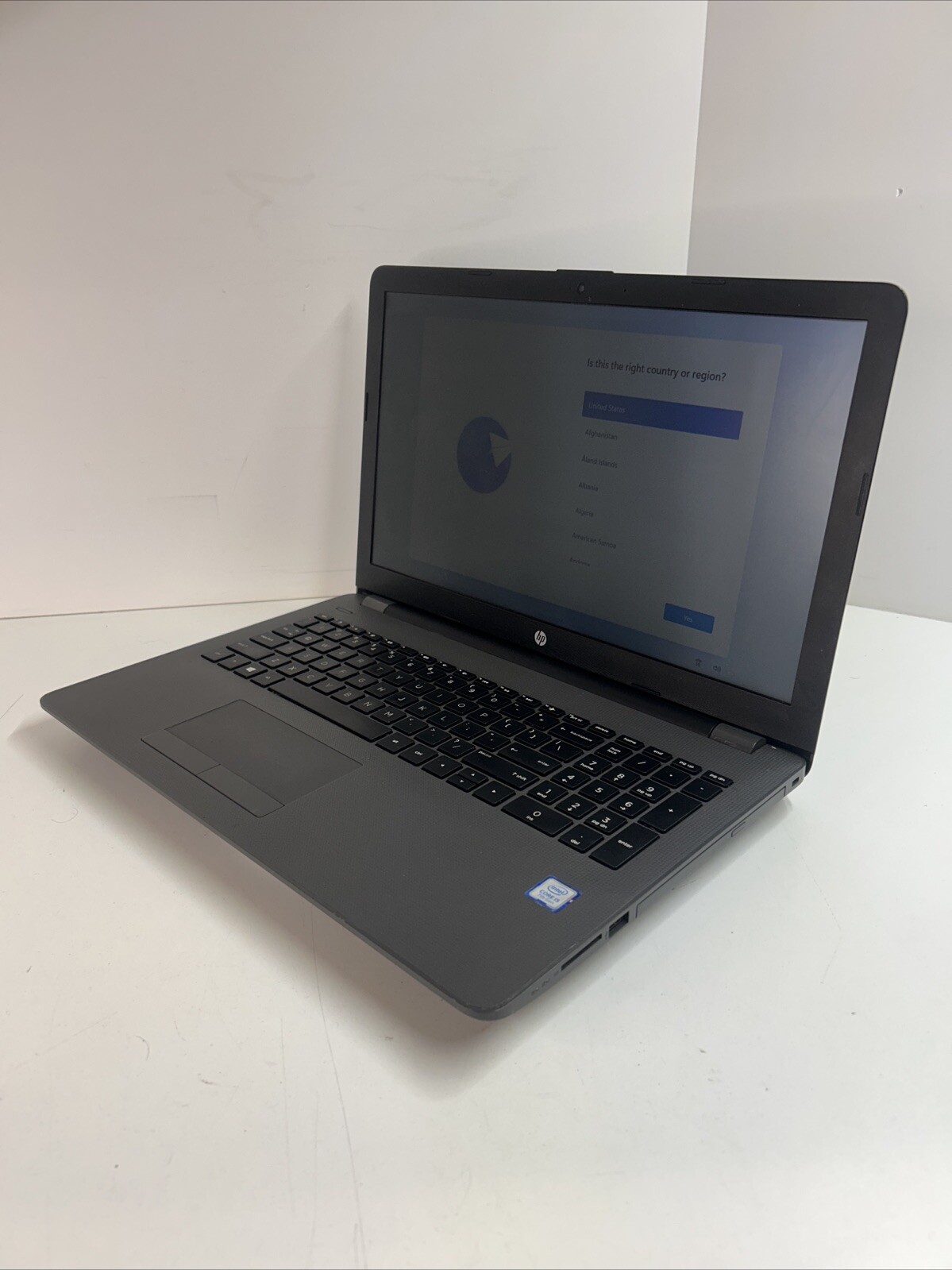 HP 250 G6 Notebook PC 15.6″ i5-7200U @ 2.50GHz – 8GB DDR4 256GB SSD W11P