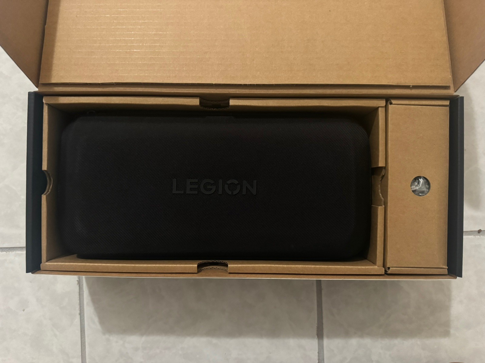 Lenovo Legion GO 8.8” 16GB RAM 2TB SSD AMD Ryzen Z1 Extreme