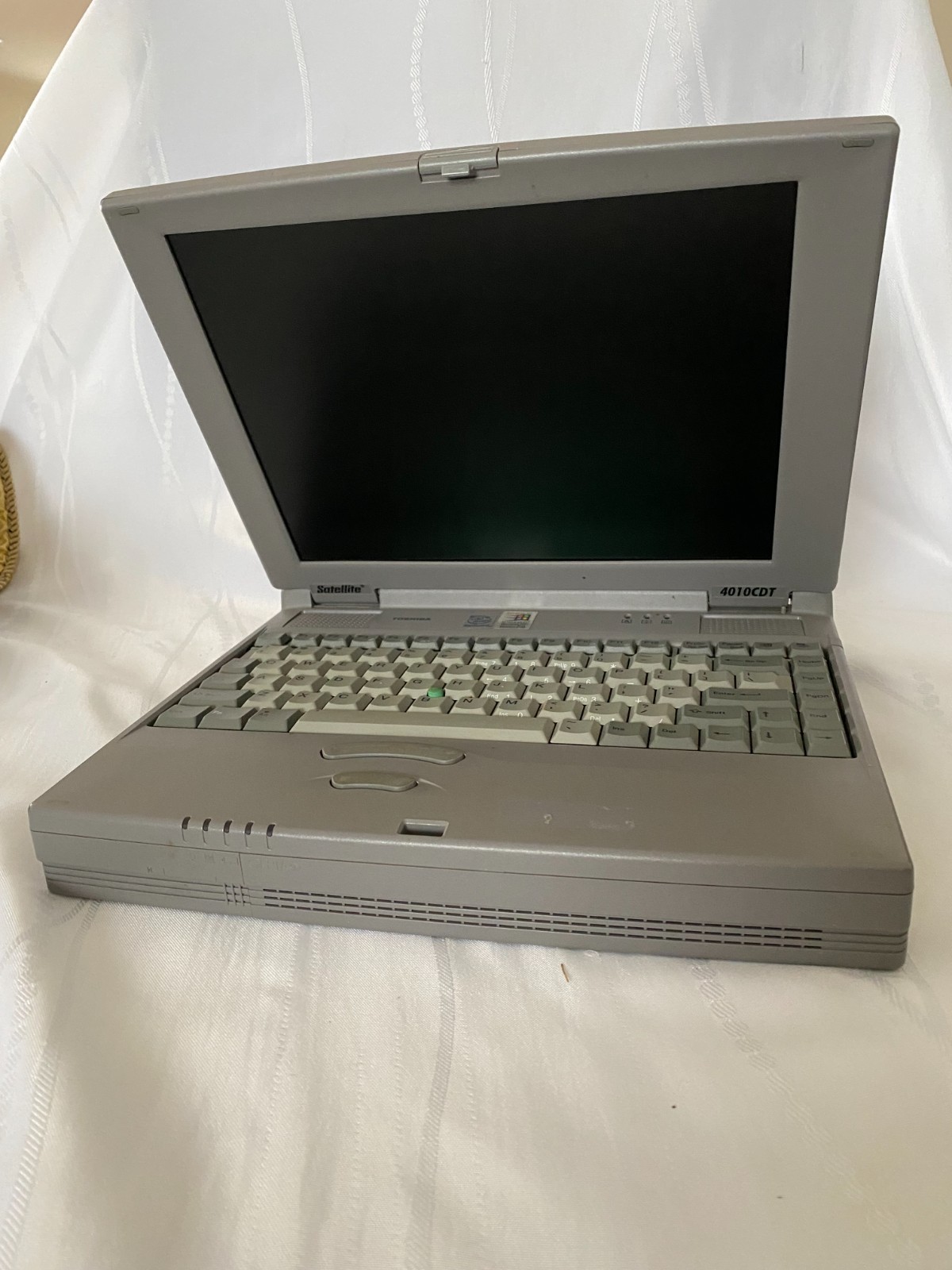 Vintage Toshiba Satellite 4010CDS / 4.0 Laptop w/ Charger – Read Description