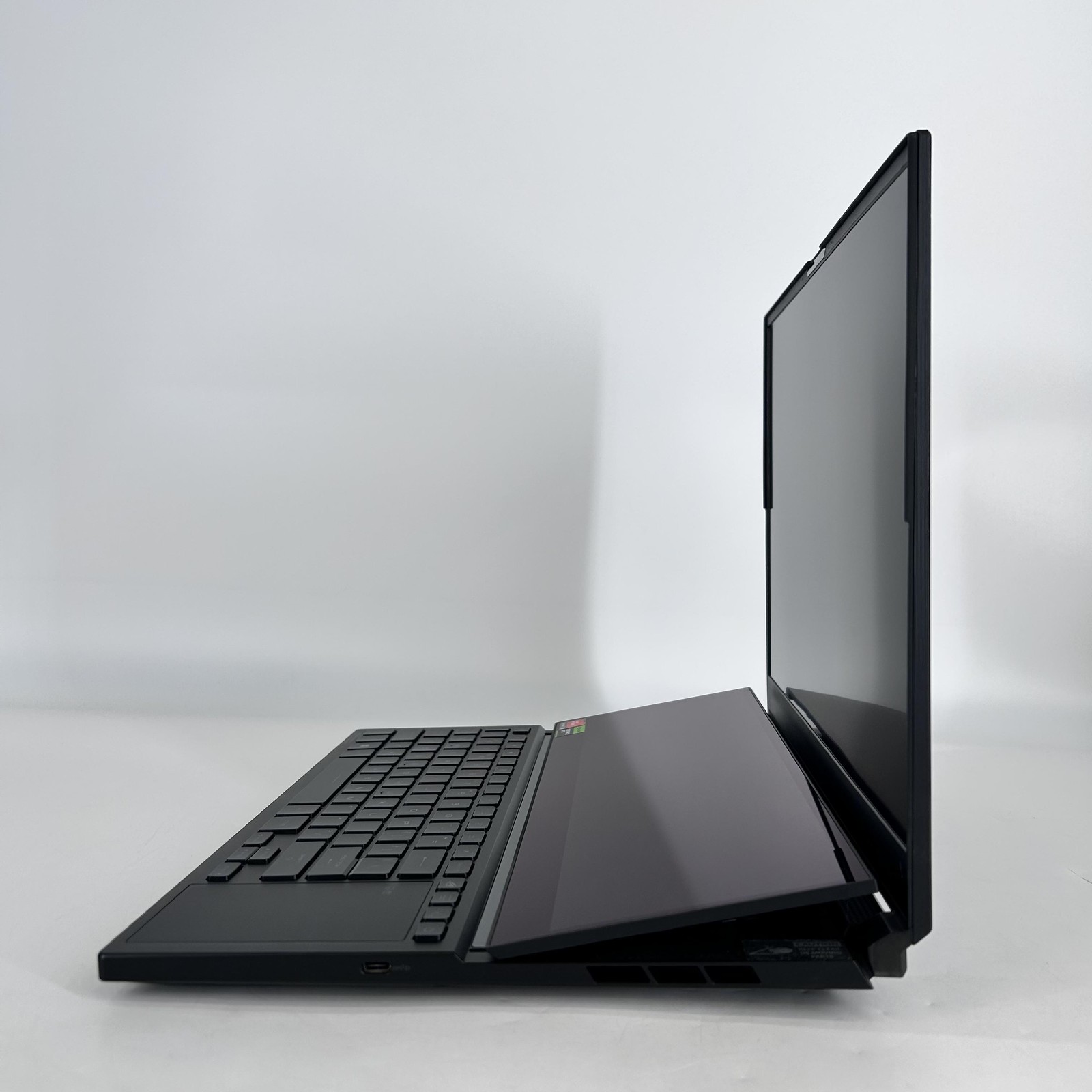 Asus ROG Zephyrus Duo 16 QHD+ TOUCH Ryzen 9 7945HX 64GB 2TB RTX 4090-TINTED LCD