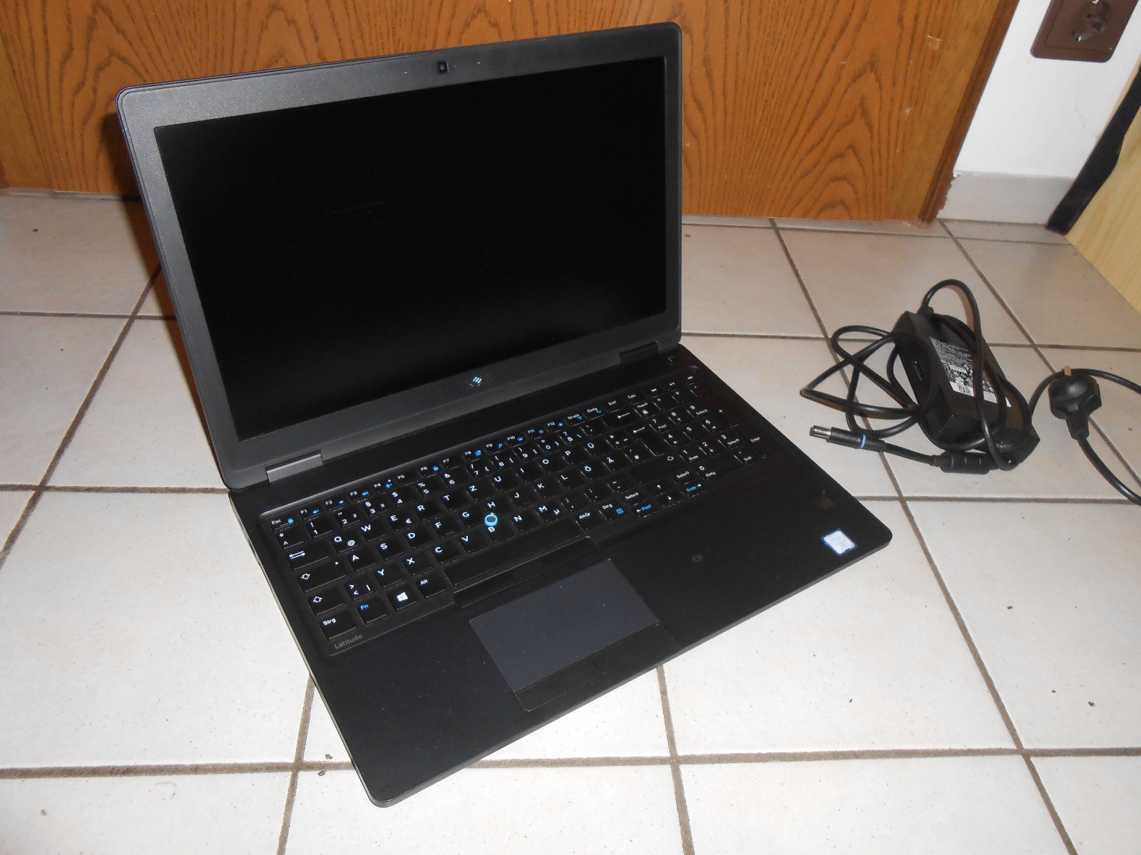 Dell Latitude 5580 i7-7600U Laptop GeForce 930MX Full HD 16GB RAM 256GB SSD