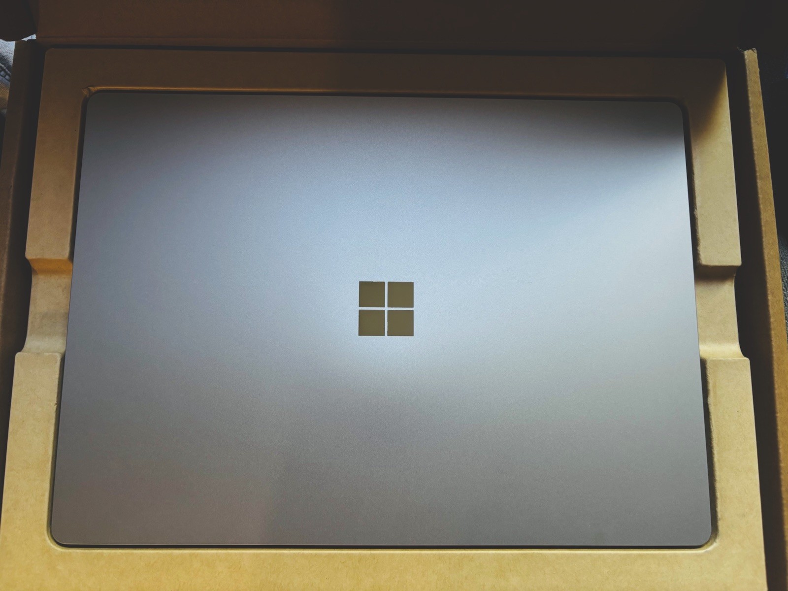 Microsoft Surface Laptop 4 15″ AMD Ryzen 7 8GB RAM 256GB SSD Platinum Win 10 Pro