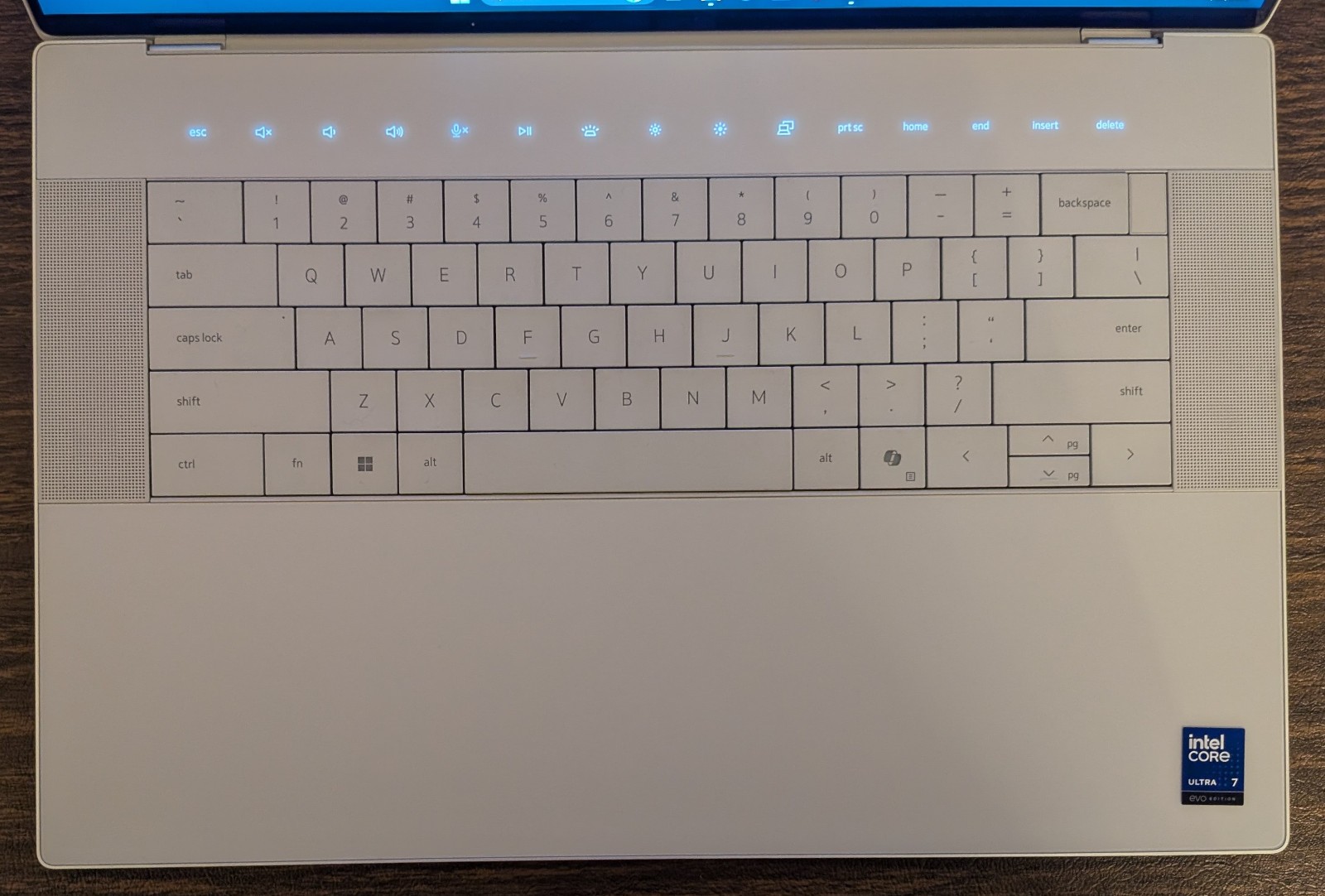 Dell XPS/Premium 16 4K OLED Touch (Core Ultra 7 255H, 32GB/1TB, RTX 5050) Silver