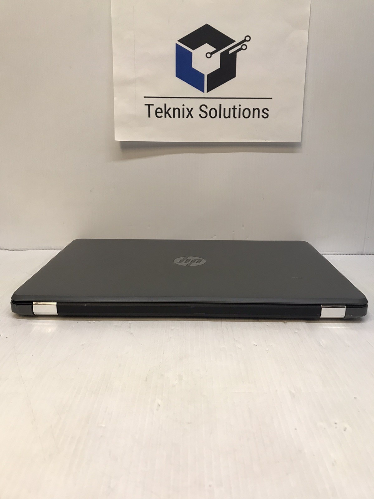 HP 15-bs059od Intel Core i3 7th Gen. 8GB RAM NO HDD Broken Screen *Read*