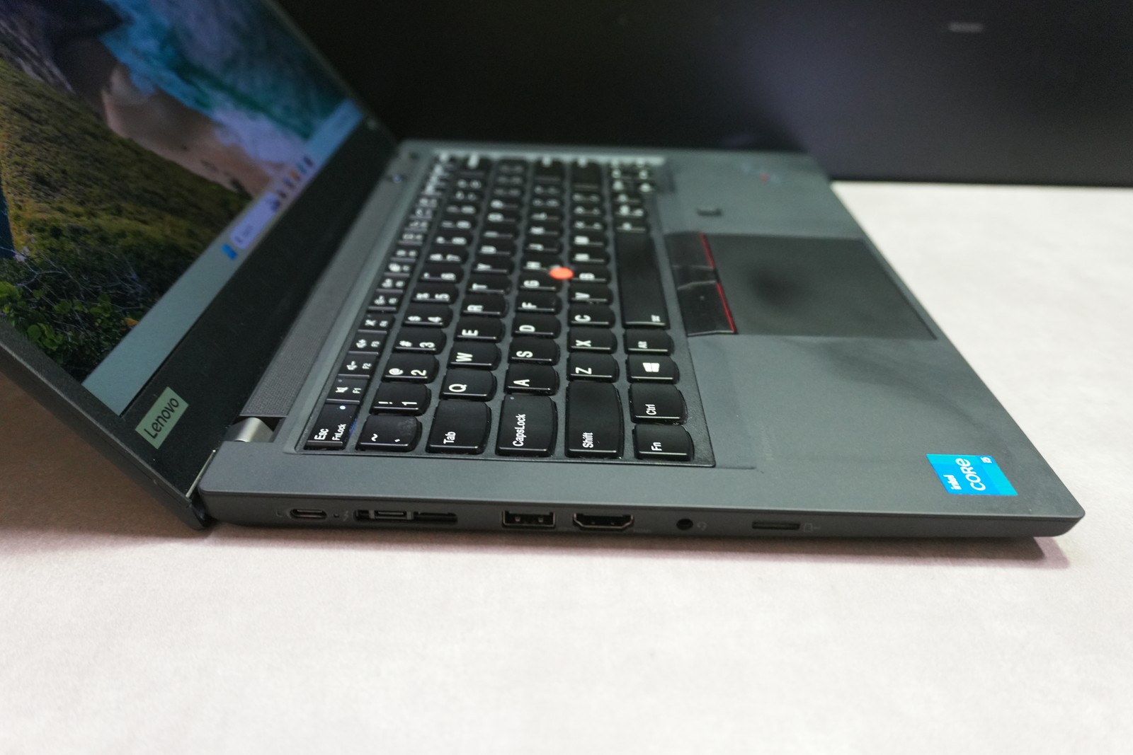 Lenovo ThinkPad T14 Gen 2i i5-1135G7 24GB 256GB Wi-Fi 6E 14in Win11 Pro READ