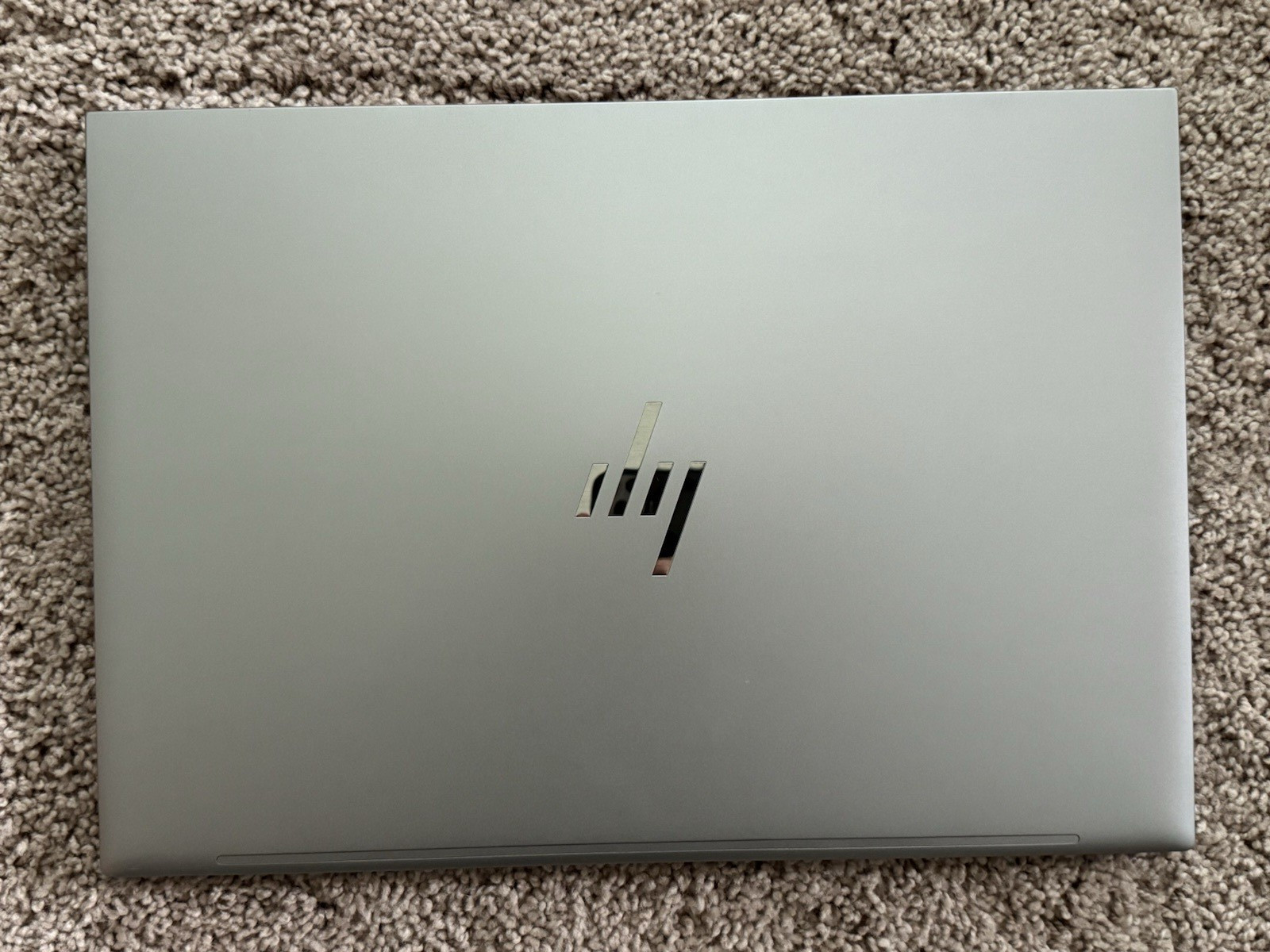 HP ZBook Firefly 16 G11 FHD+ 1.4 GHz Ultra 7 165H 16GB 256GB SSD Backlight/