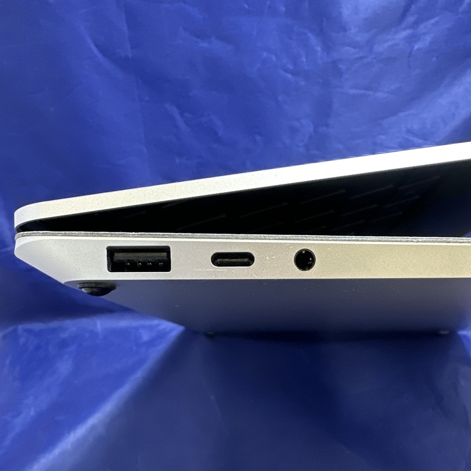 Microsoft Surface Laptop 4 13.5” 8GB 256GB (1950) i5-1145G7 @2.60 GHz Win 11
