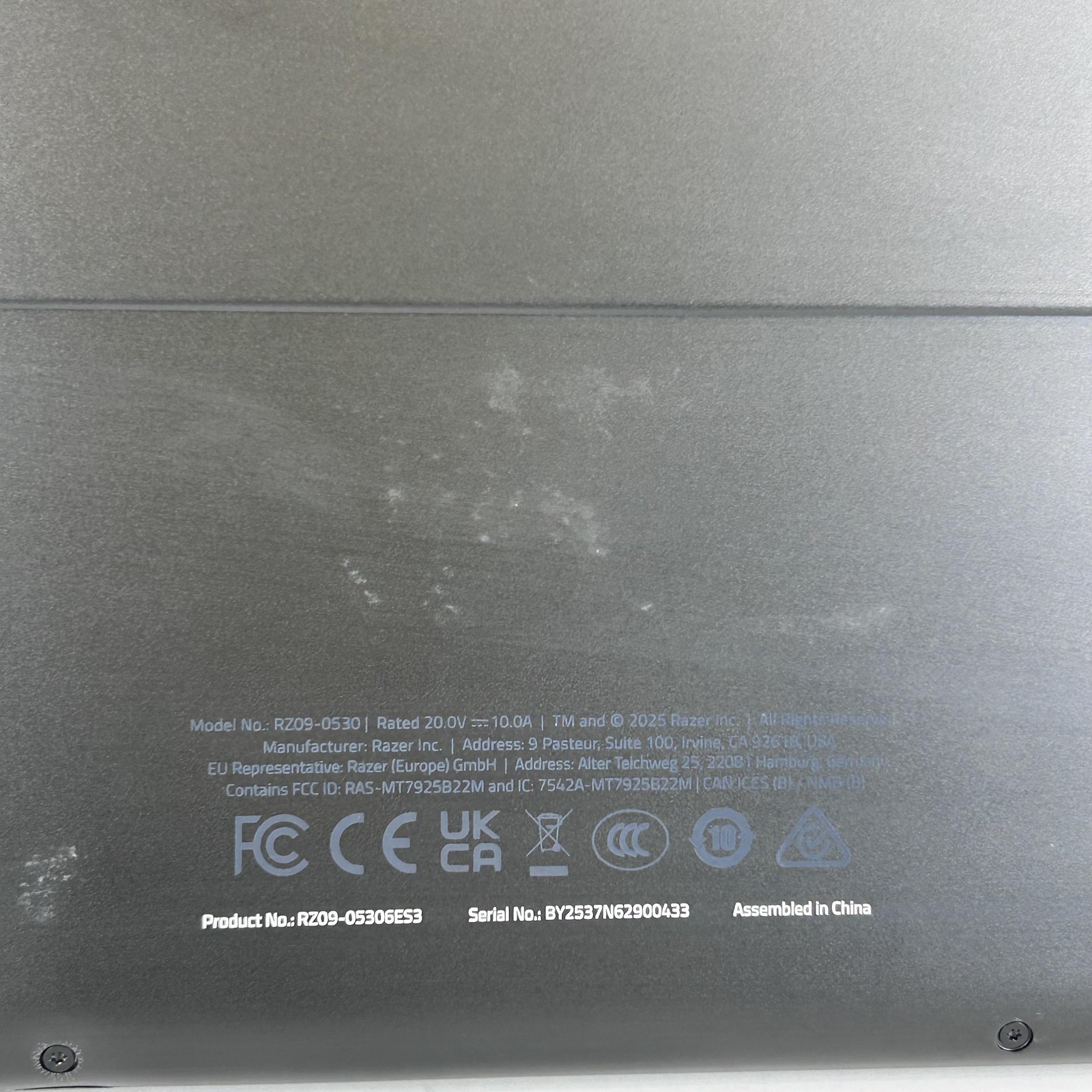 Razer Blade 14 120Hz QHD+ 2.0 GHz Ryzen AI 9 365 32GB 1TB RTX 5070 LCD Damage