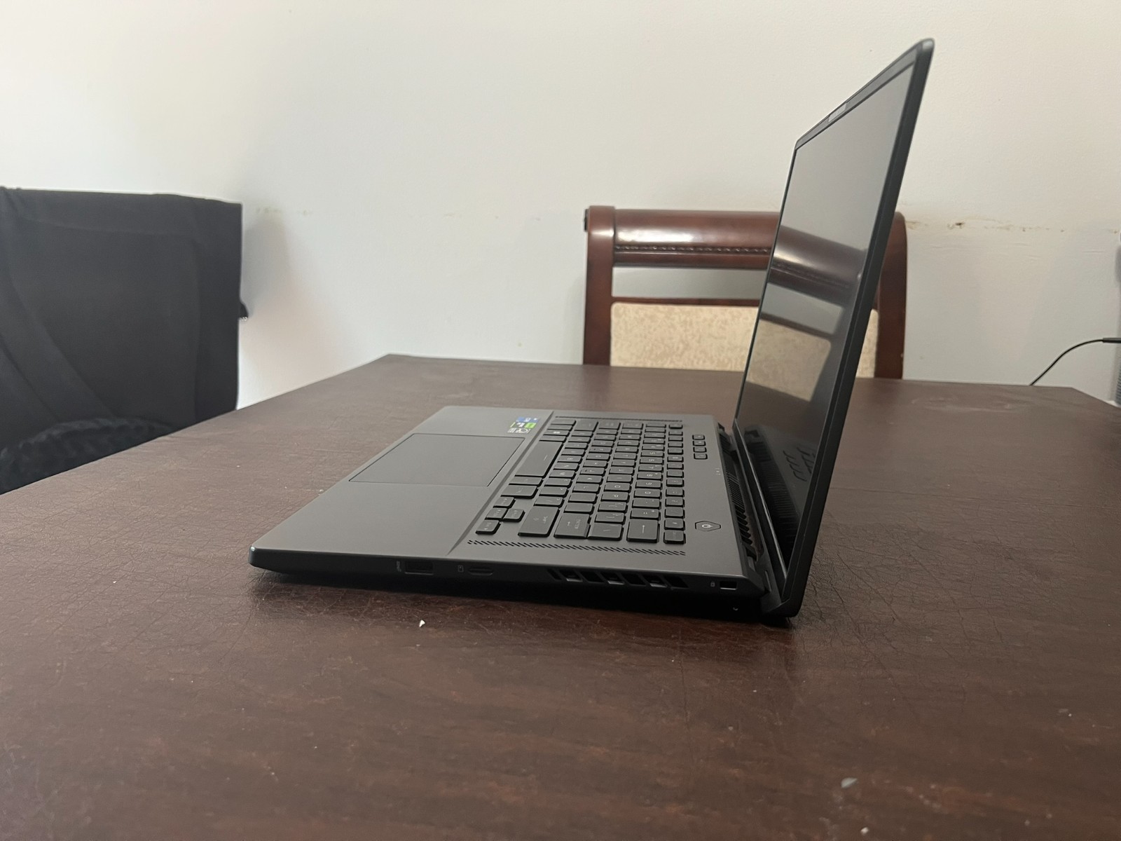 ASUS ROG Zephyrus G16 16″ (512GB SSD, Intel Core i7 13th Gen., 4.90GHz, 16GB,…