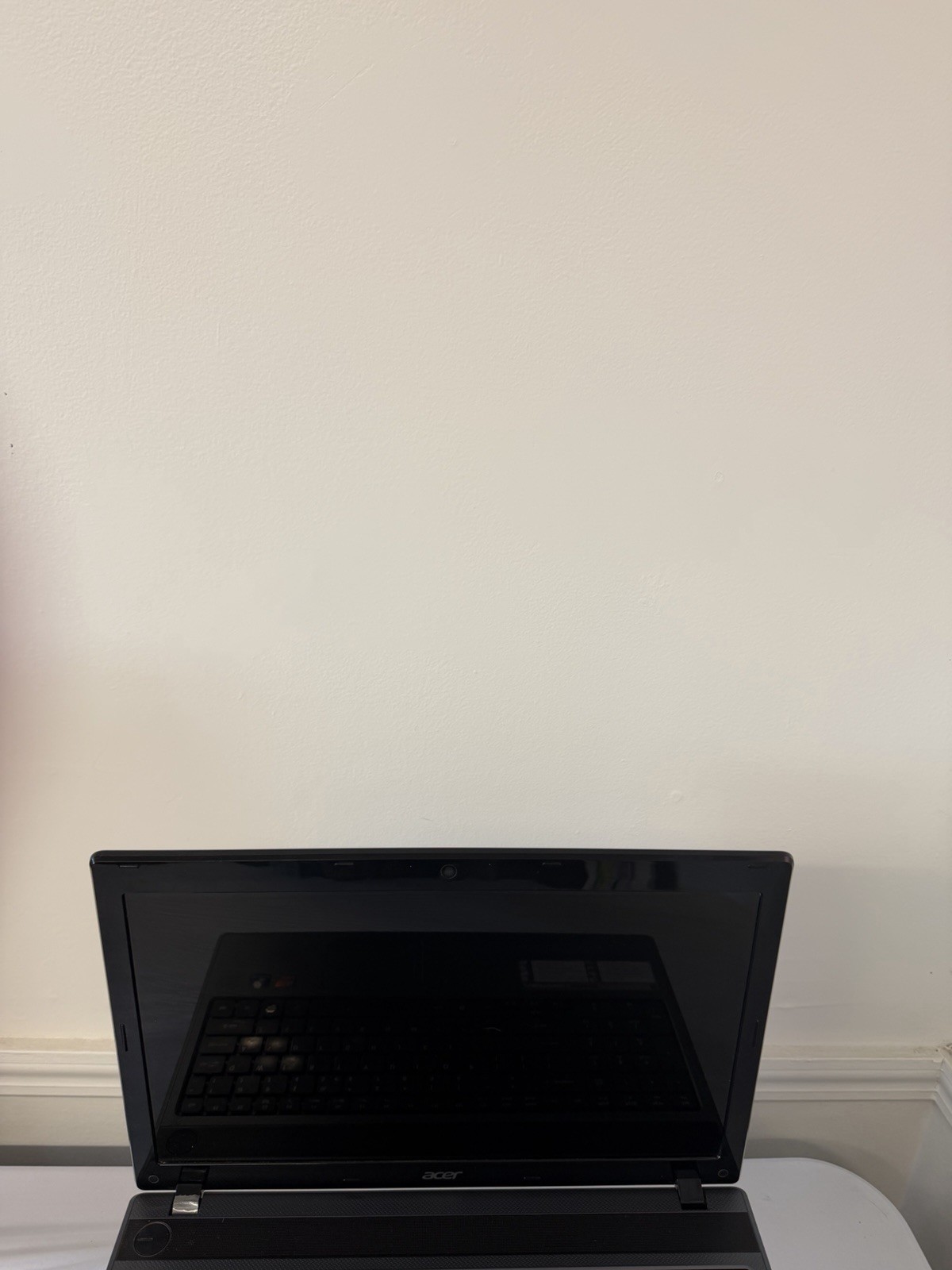Acer Aspire 5250-0450 Laptop – Good Screen – AMD-E350 – RAM 4 GB – Read Des