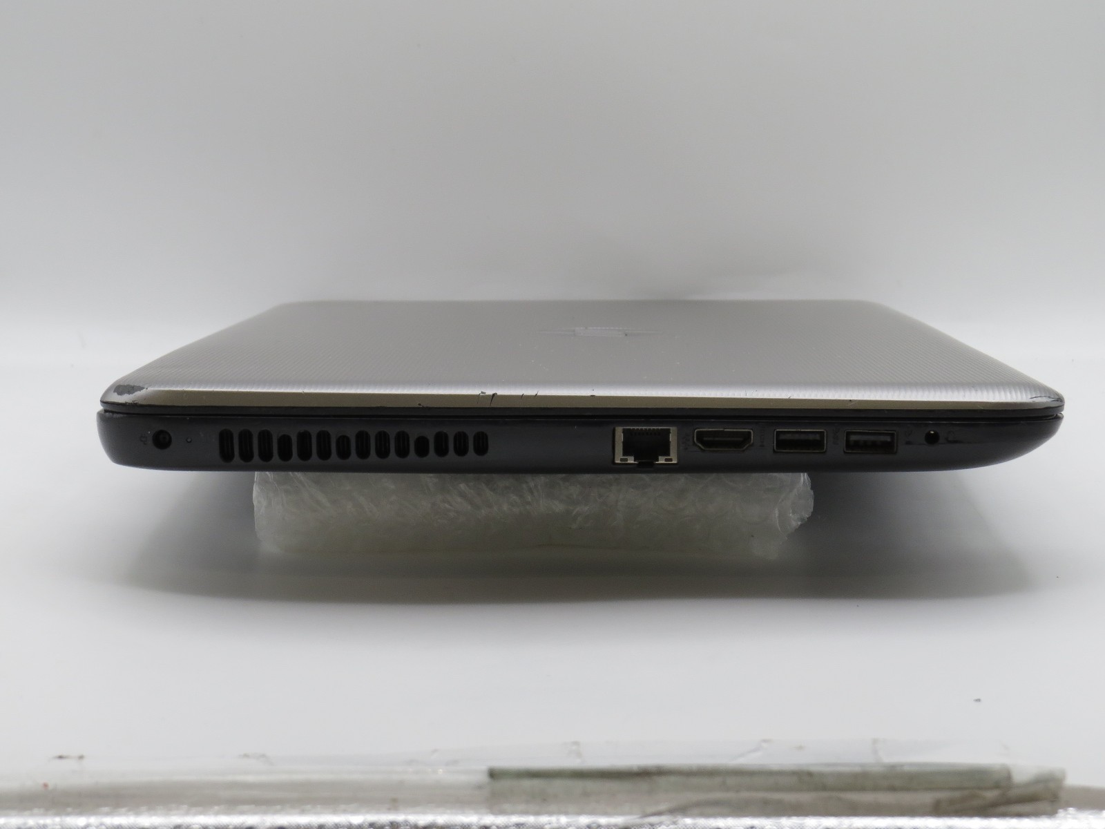 HP 15 ay011nr | i5-6200U @ 2.3GHz | 8GB DDR4 | 238GB 2.5″ SATA SSD | 15″ | No OS