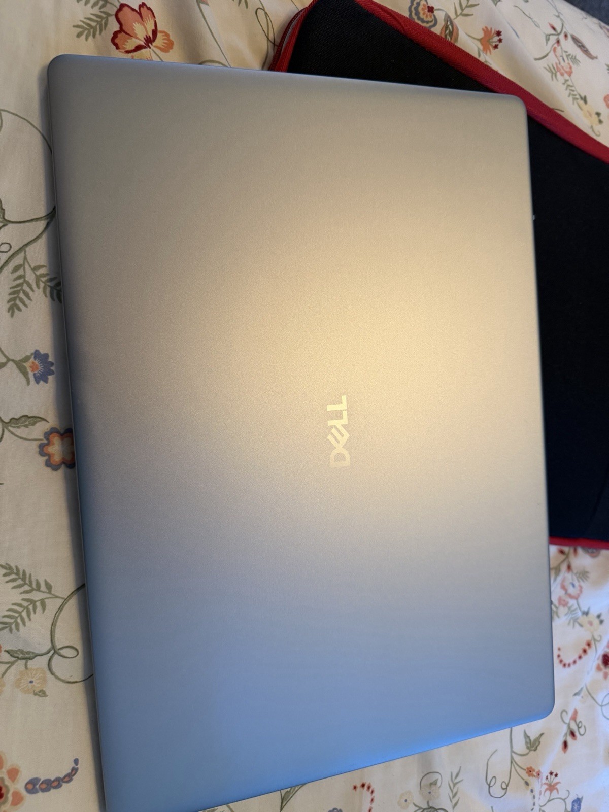 Dell Silver Notebook/Laptop AMD Ryzen 7 with AMD Radeon Graphics