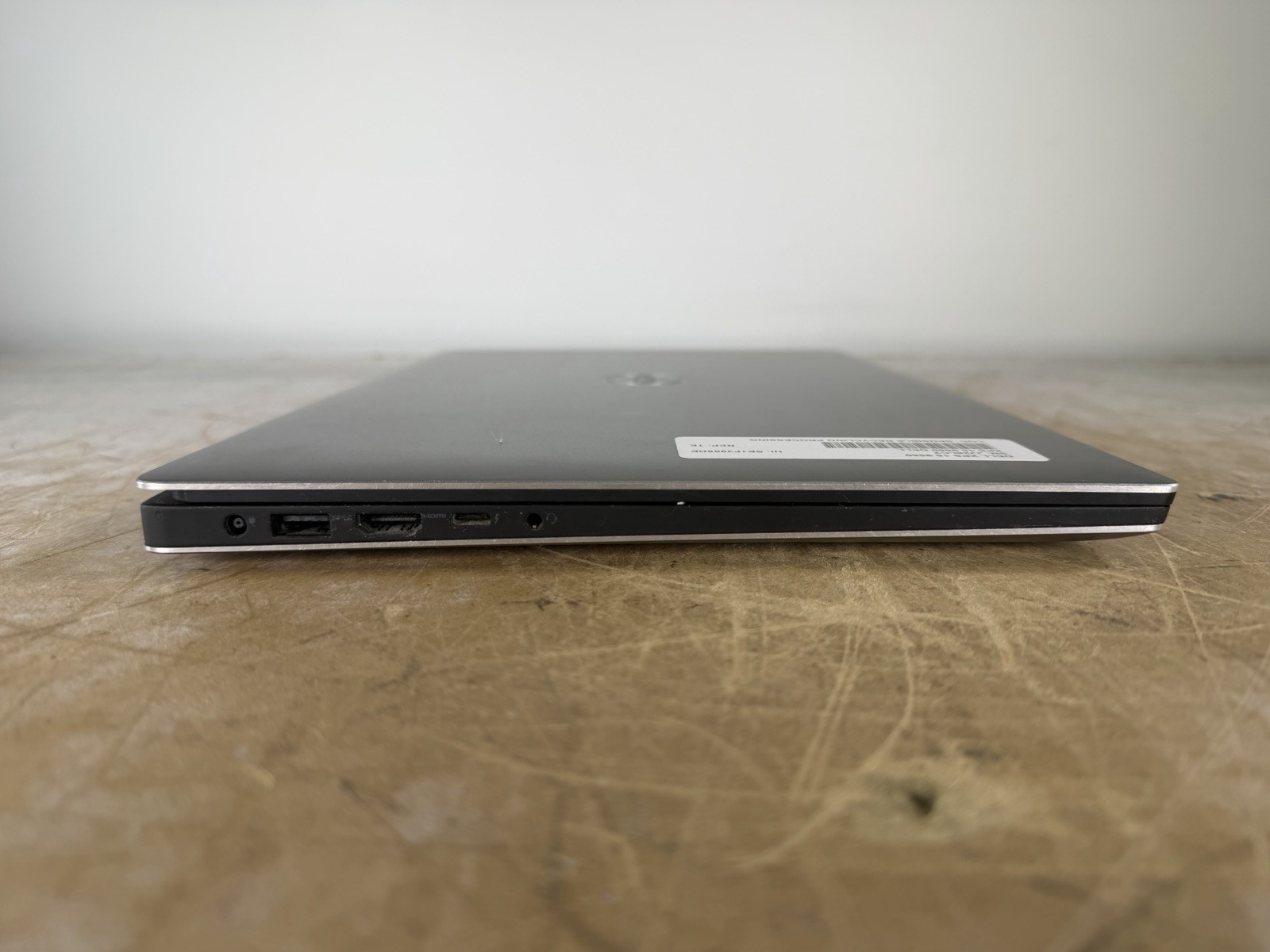 DELL XPS 15 9550 i3-6100H @ 2.70GHz, 8GB RAM, NO HDD/OS