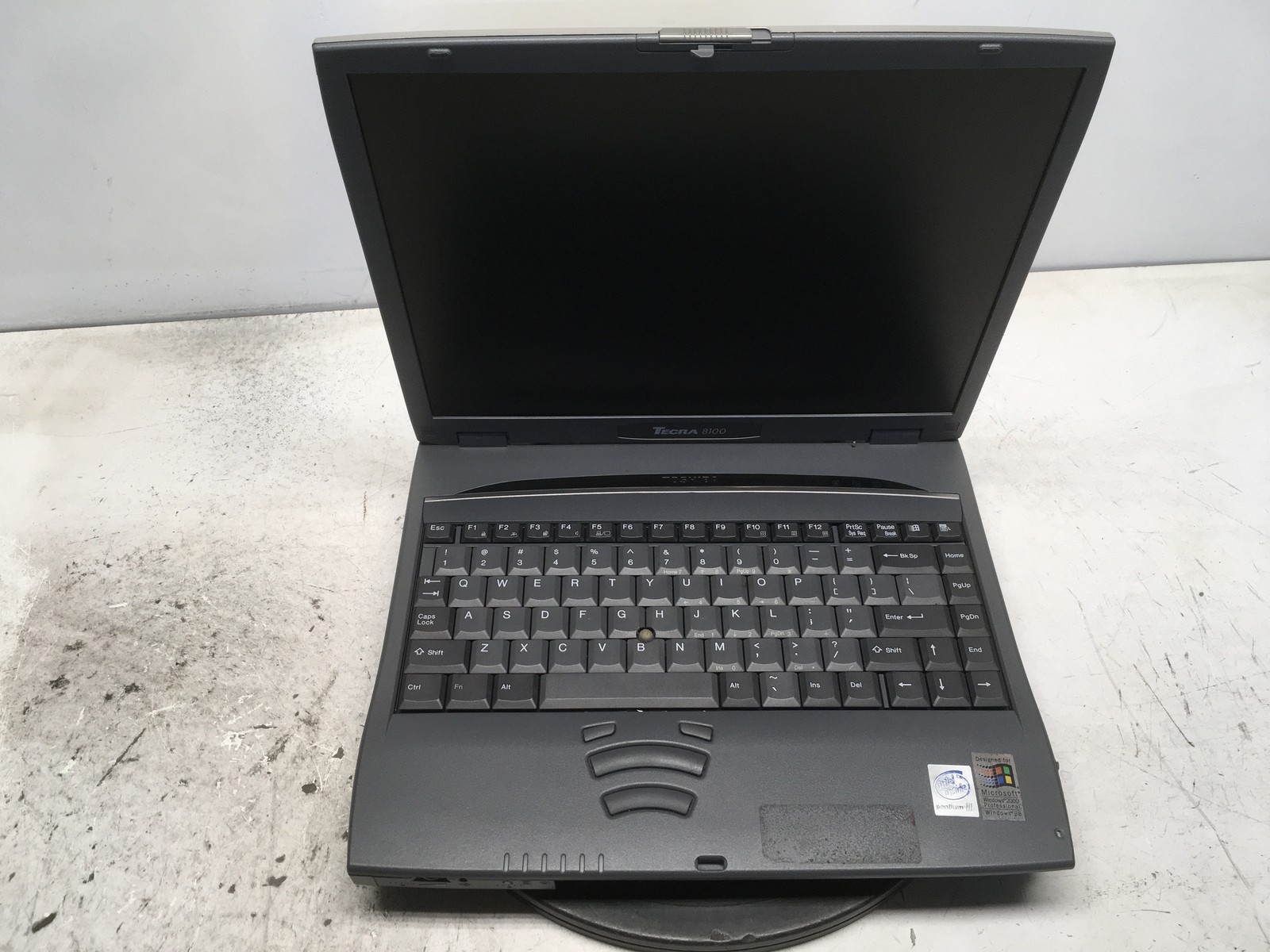 Toshiba Tecra 8100 Intel Pentium III 600MHz 196 MB NO HDD No Batt