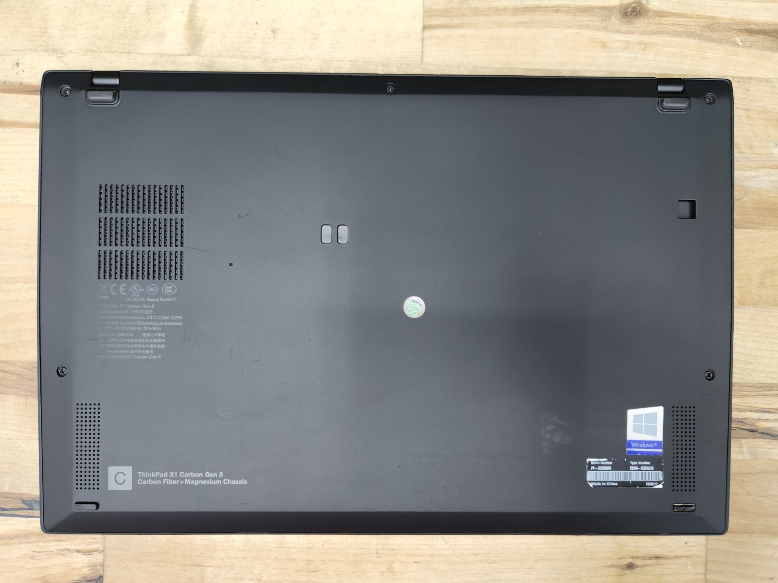 Lenovo ThinkPad X1 Carbon Gen 8 14″ QHD i7-10610U 16GB 256GB SSD Windows 11 Pro~