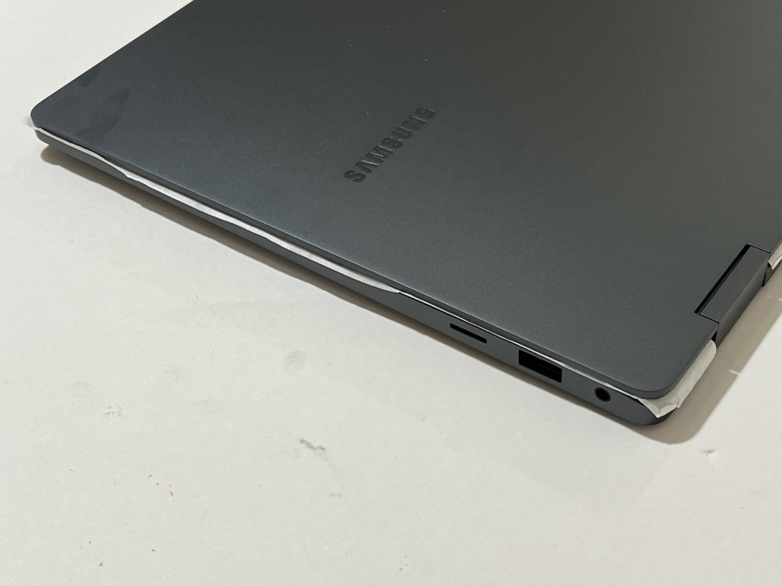 Samsung Galaxy Book3 360 15.6” AMOLED Touch Intel Core i7 16GB RAM 1TB SSD NP750