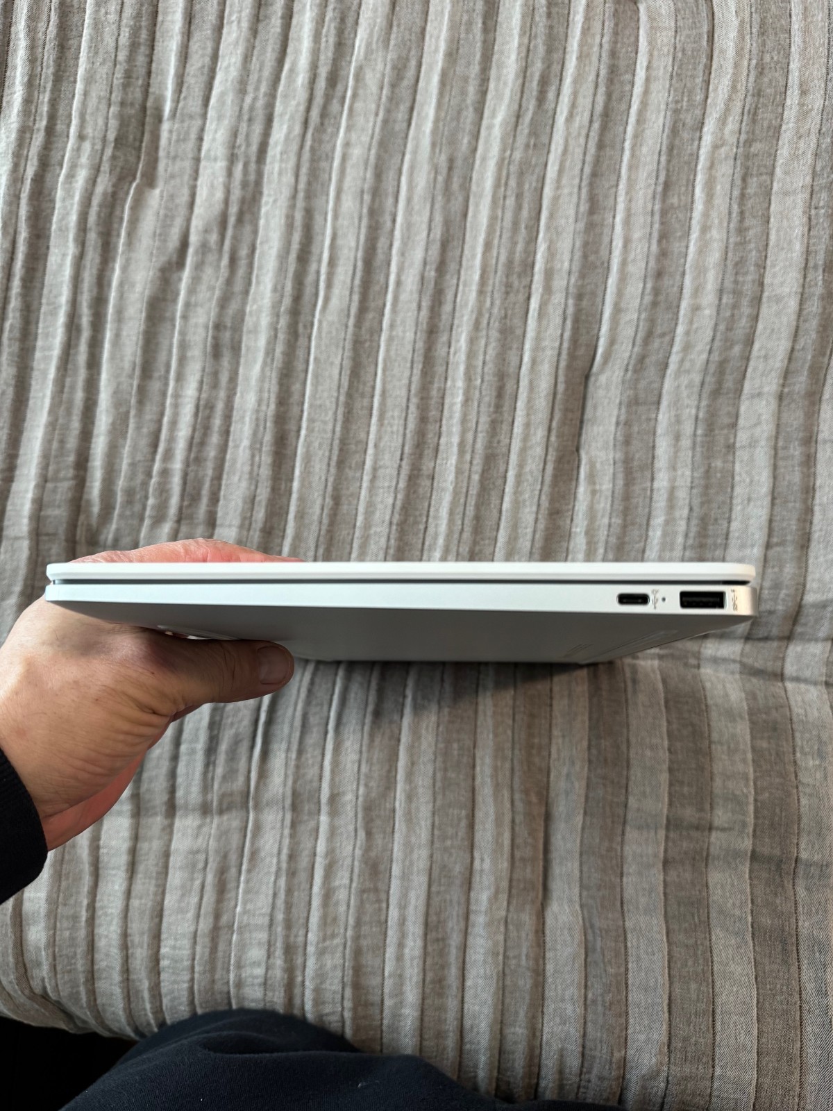 HP 14a-na0020nr 14 inch (32GB, Intel Celeron, 1.10GHz, 4GB) Chromebook – White –
