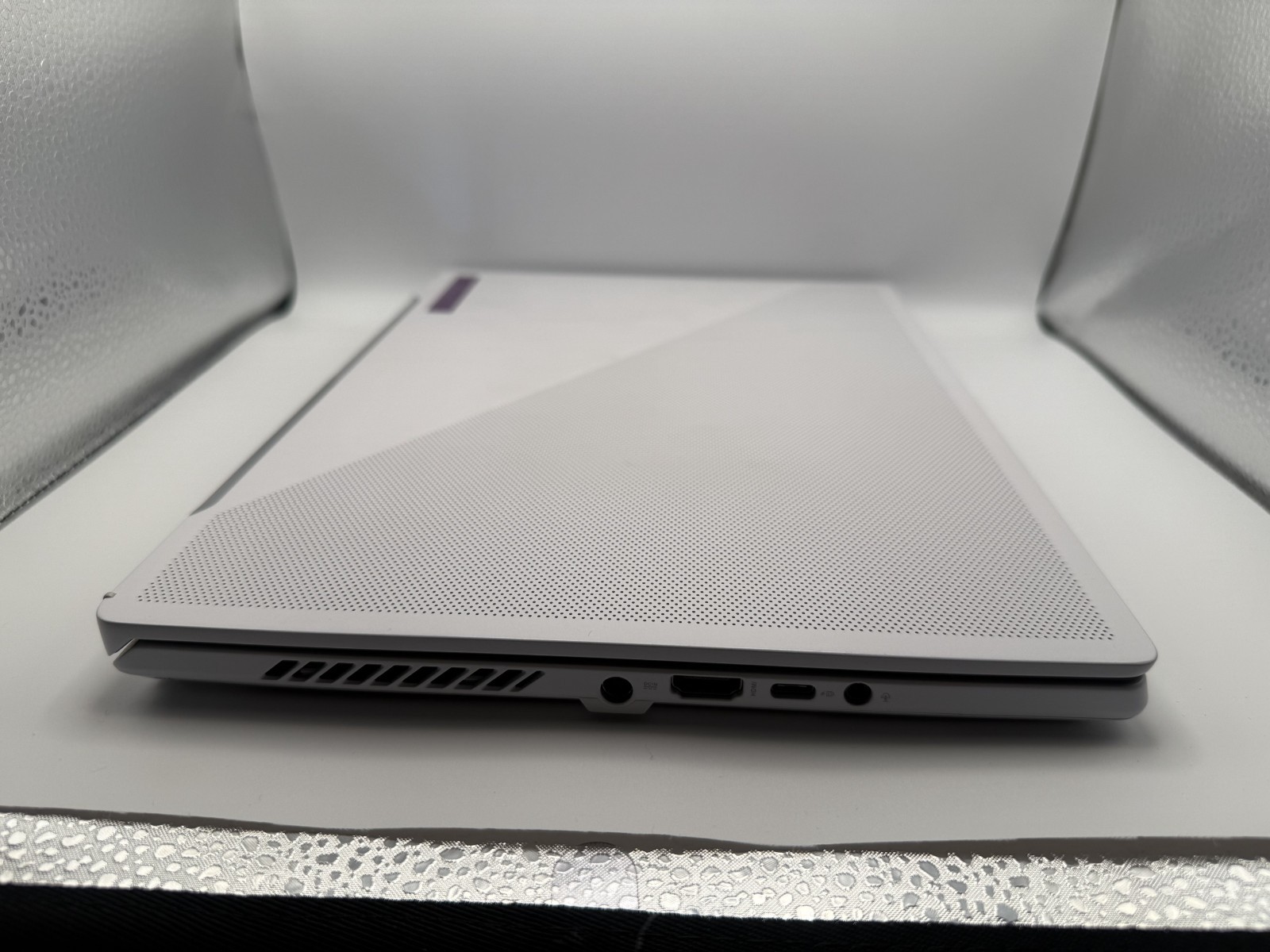 ASUS ROG Zephyrus G14 14″ Ryzen 9 6900HS,1TB SSD 24GB RAM RX 6700S 120HZ