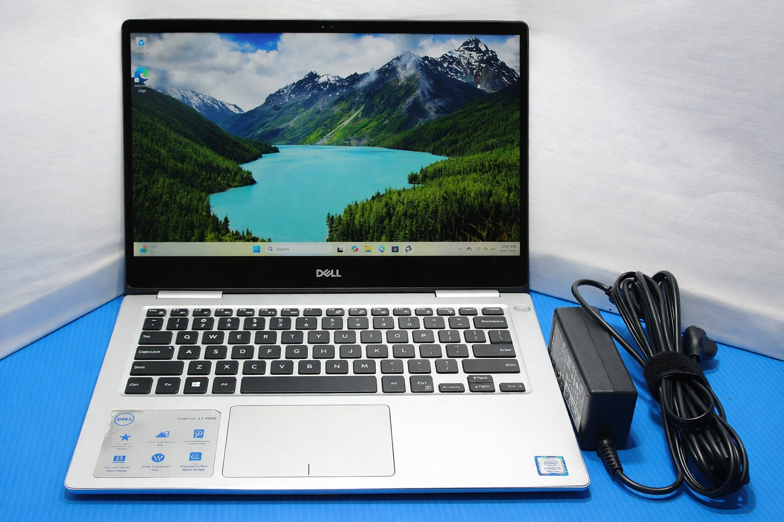 Dell Inspiron 7370 13.3”FHD TOUCH Core i5-8250U 1.6GHz 8GB RAM 256GB SSD+Charger