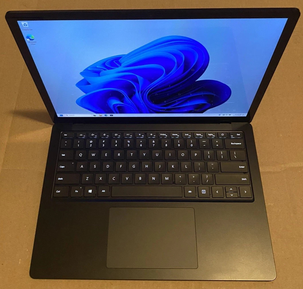 Surface Laptop 3 13.5″ model 1868 (i7-1065G7, 16 GB RAM, 512 GB SSD) W11P