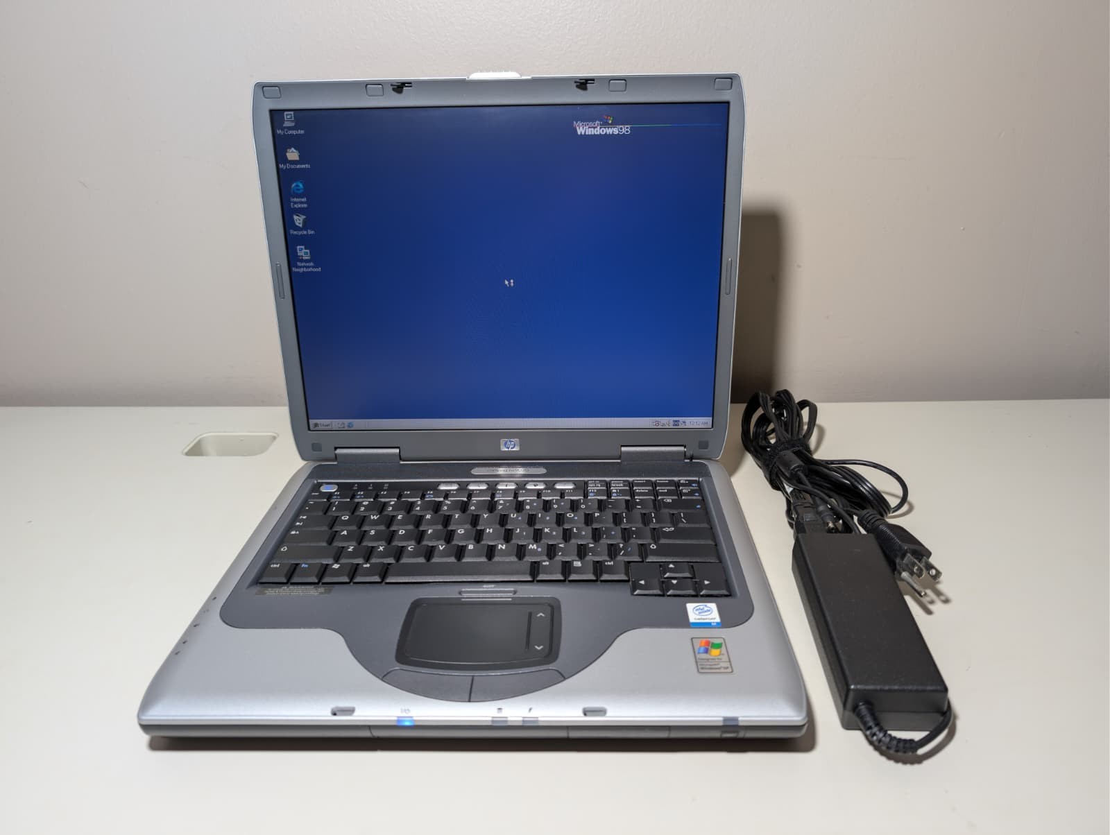 15″ HP Compaq NX9020 | Intel Celeron 256MB RAM 20GB HDD | Windows 98SE