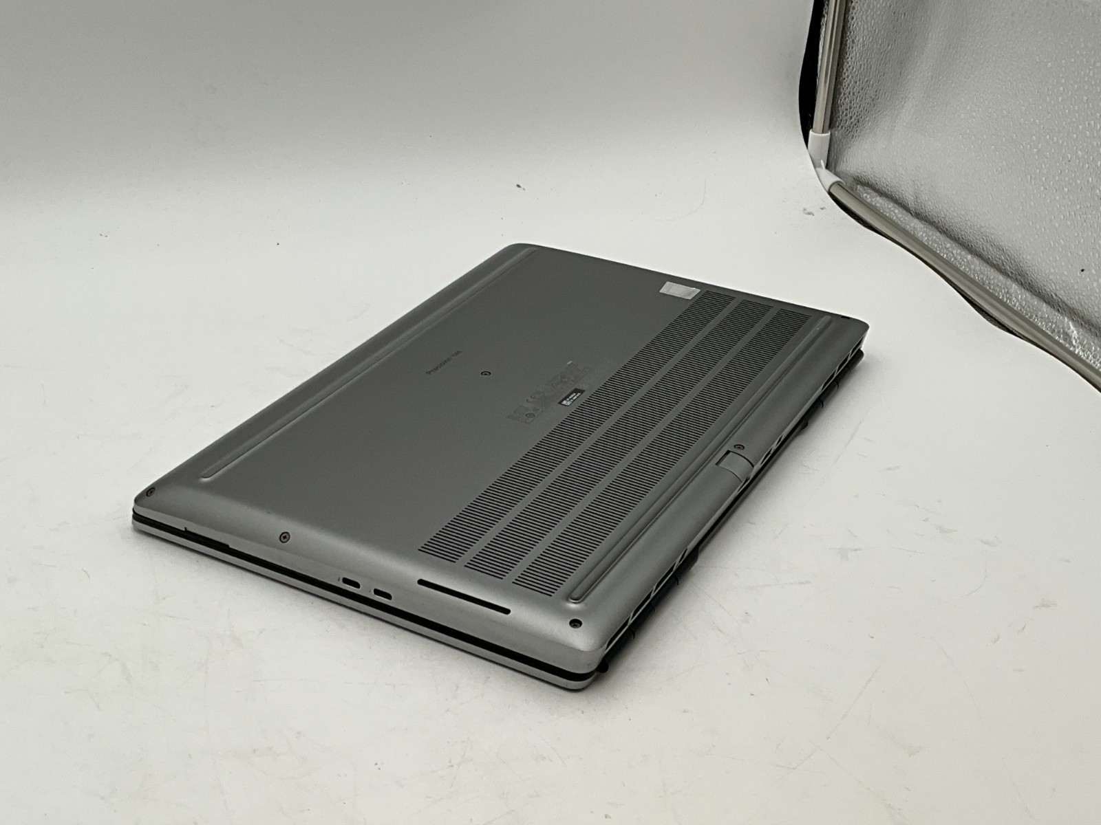 DELL Precision 7560 i7-11850H 2.50g 32GB 1TB T1200 15.6″ WIN11 Laptop 42JG2J3