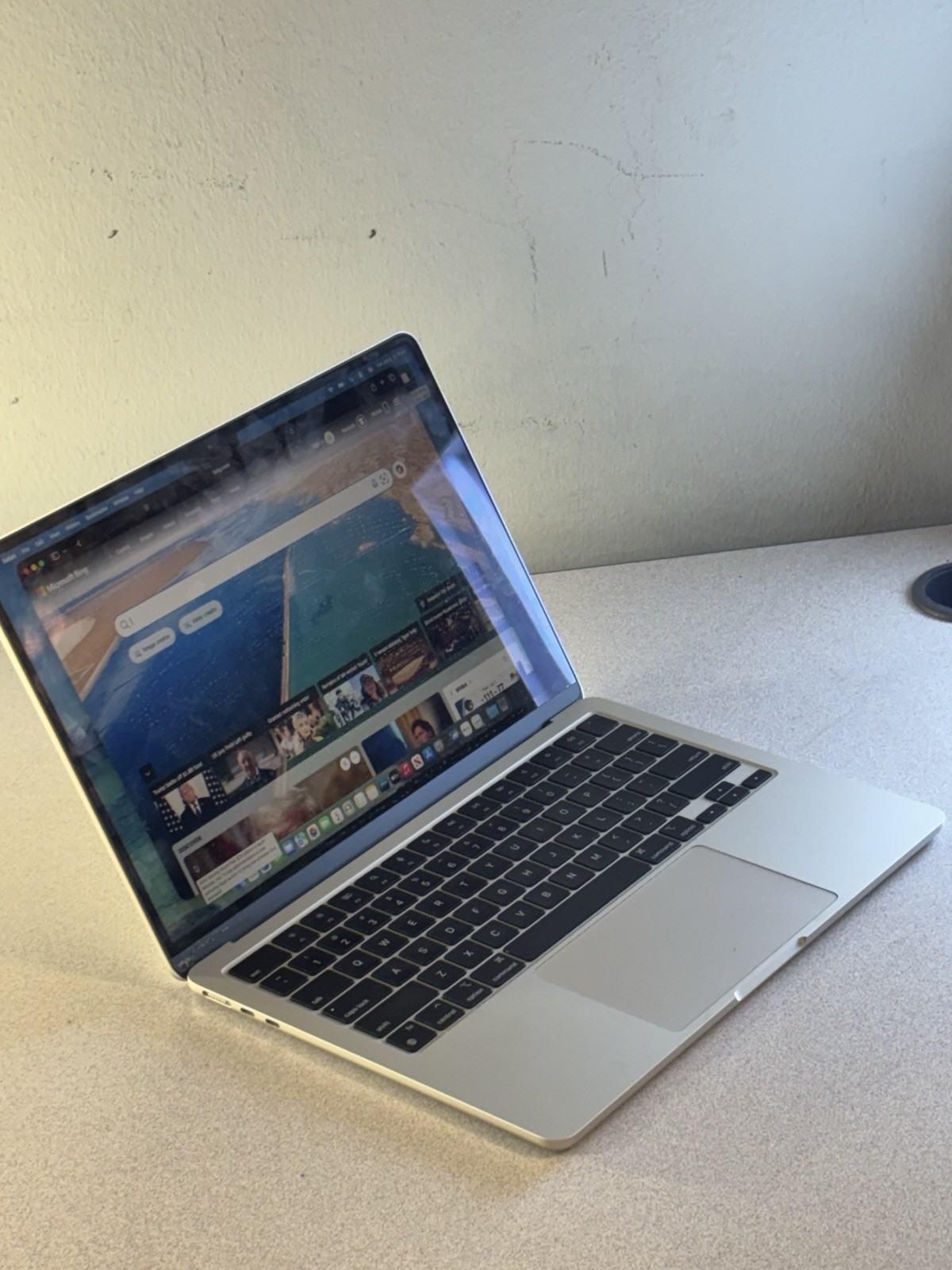 Apple MacBook Air M2 2022 Model 13.3″Gray (256GB SSD, 8GB Ram) Charger Included