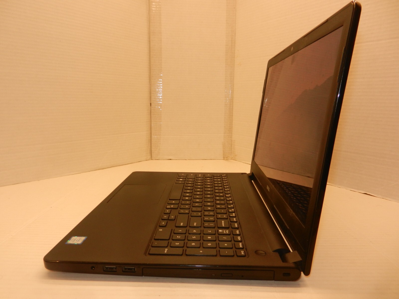 DELL INSPIRON 15 5566 15.6″ (TS) CORE I3-7100U@2.4 4GB RAM 250GB SSD WINDOWS 10