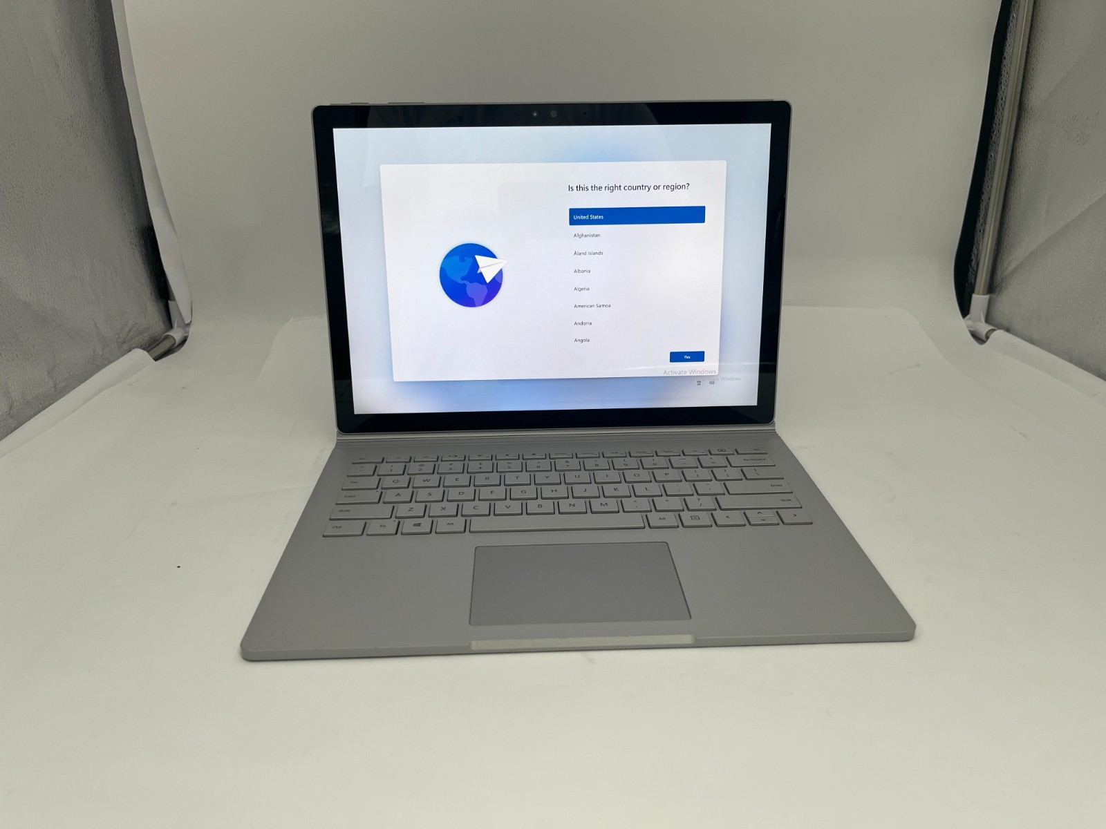 Microsoft Surface Book 2 1832 i7-8650U 16GB RAM, 512GB M2 WIN 11