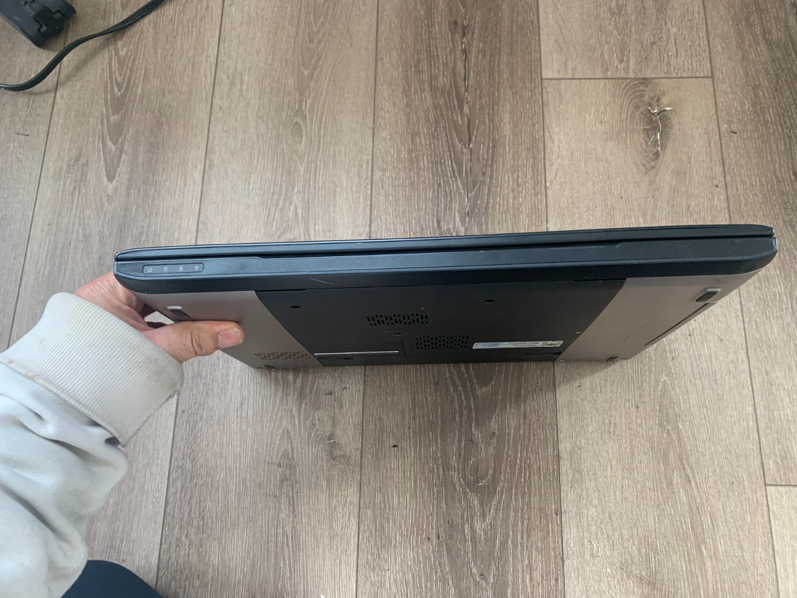 Dell Vostro 3555 15.6″ AMD E2-3000M 1.80GHz 4 GB RAM 320GB HDD Win 7 Pro
