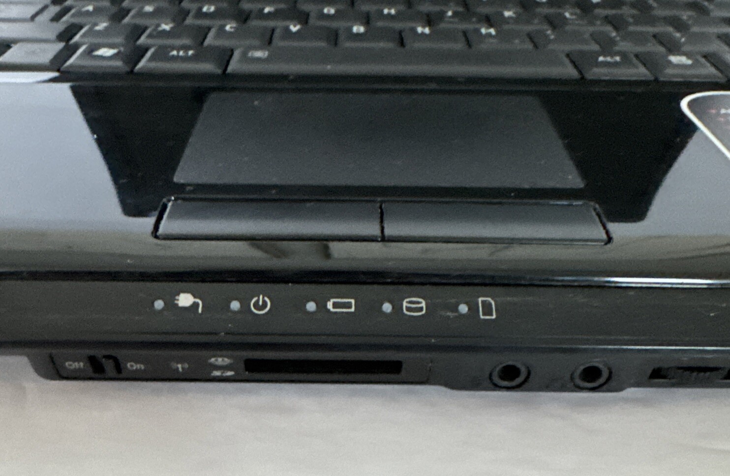Toshiba Satellite Laptop PSLC8U-03701Q 3GB SDRAM 250GB Hard Drive Read