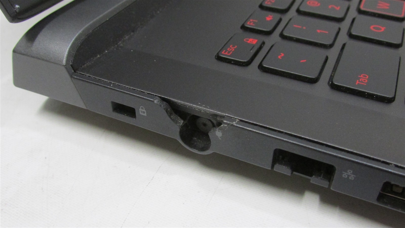 Dell Inspiron 7577 i7-7700HQ 2.8GHz 16GB RAM 256GB m.2 15.6″ Win10 Home COSM DMG