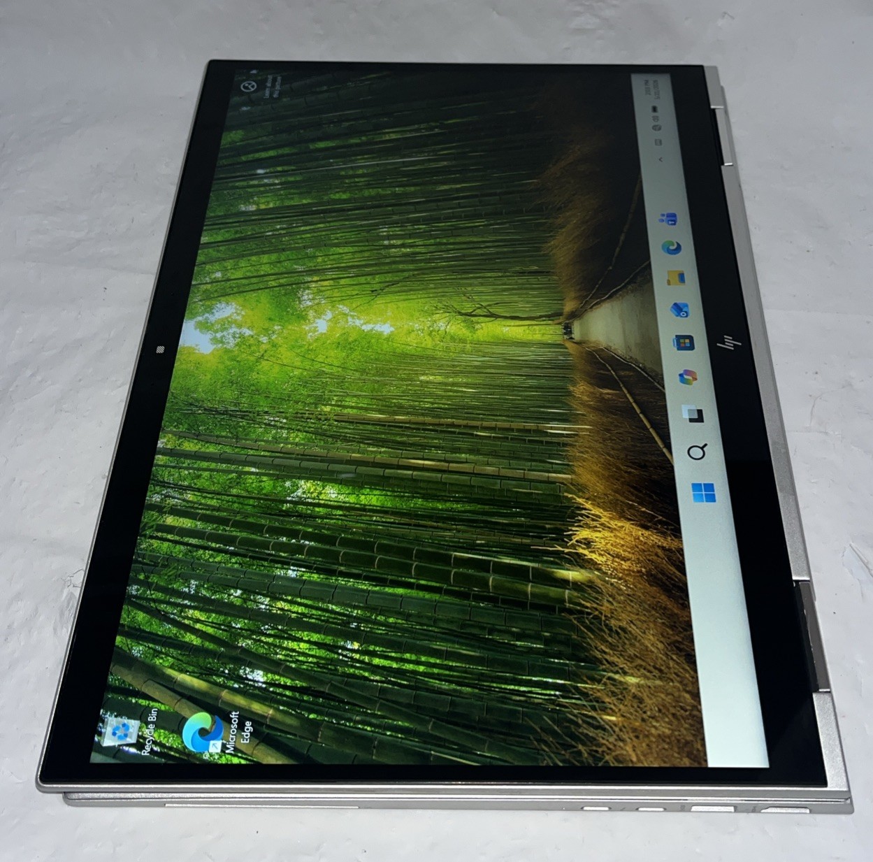 HP EliteBook x360 1040 G9 2-in-1 14″ i5-1235U@1.3GHz, 16GB RAM, 256GB M2, W11P