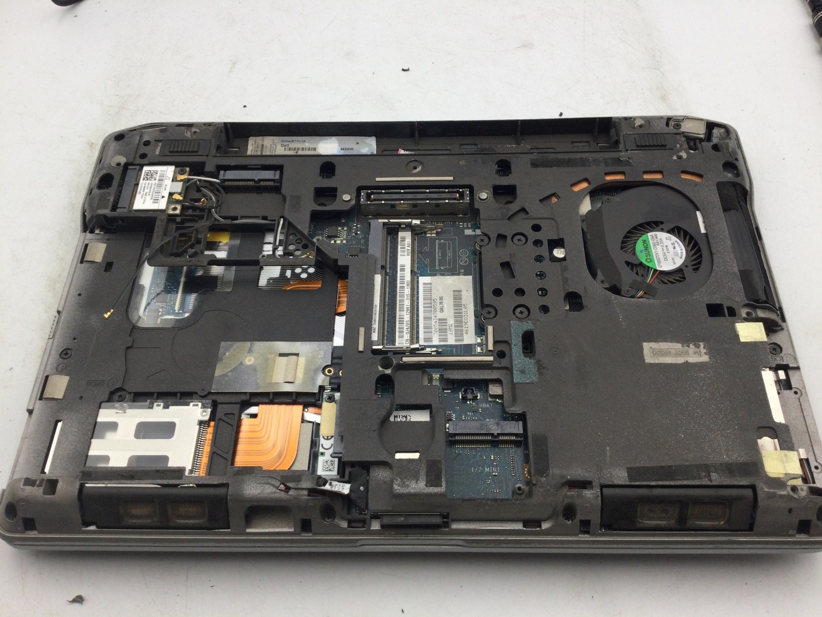 DELL LATITUDE E6330 – BOOTS TO BIOS – INTEL I5 3320 – NO RAM – 13″ – READ – BB!