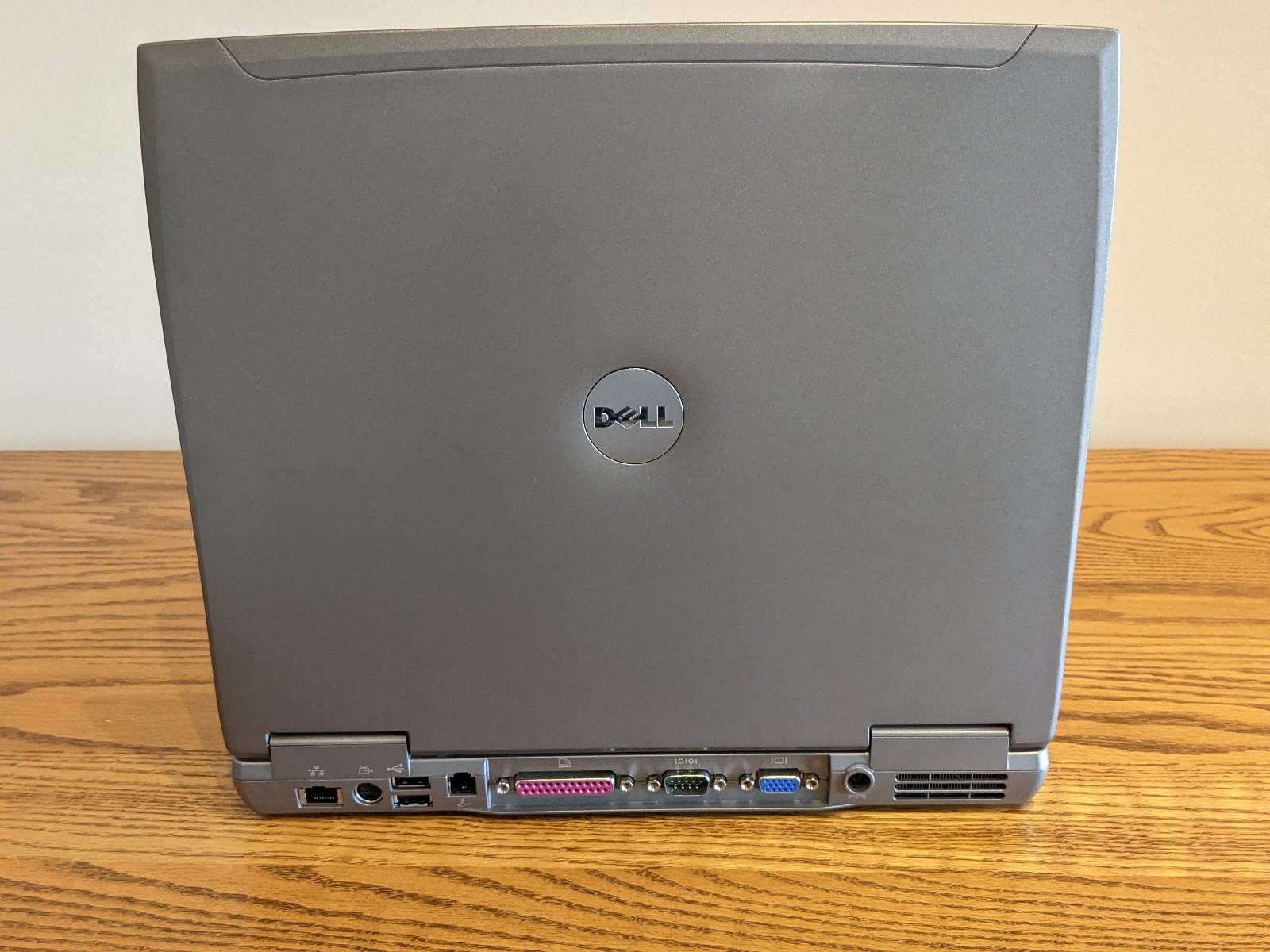 Dell Latitude D610 Intel Pentium M 740 2GB DDR2 40GB HD Windows XP