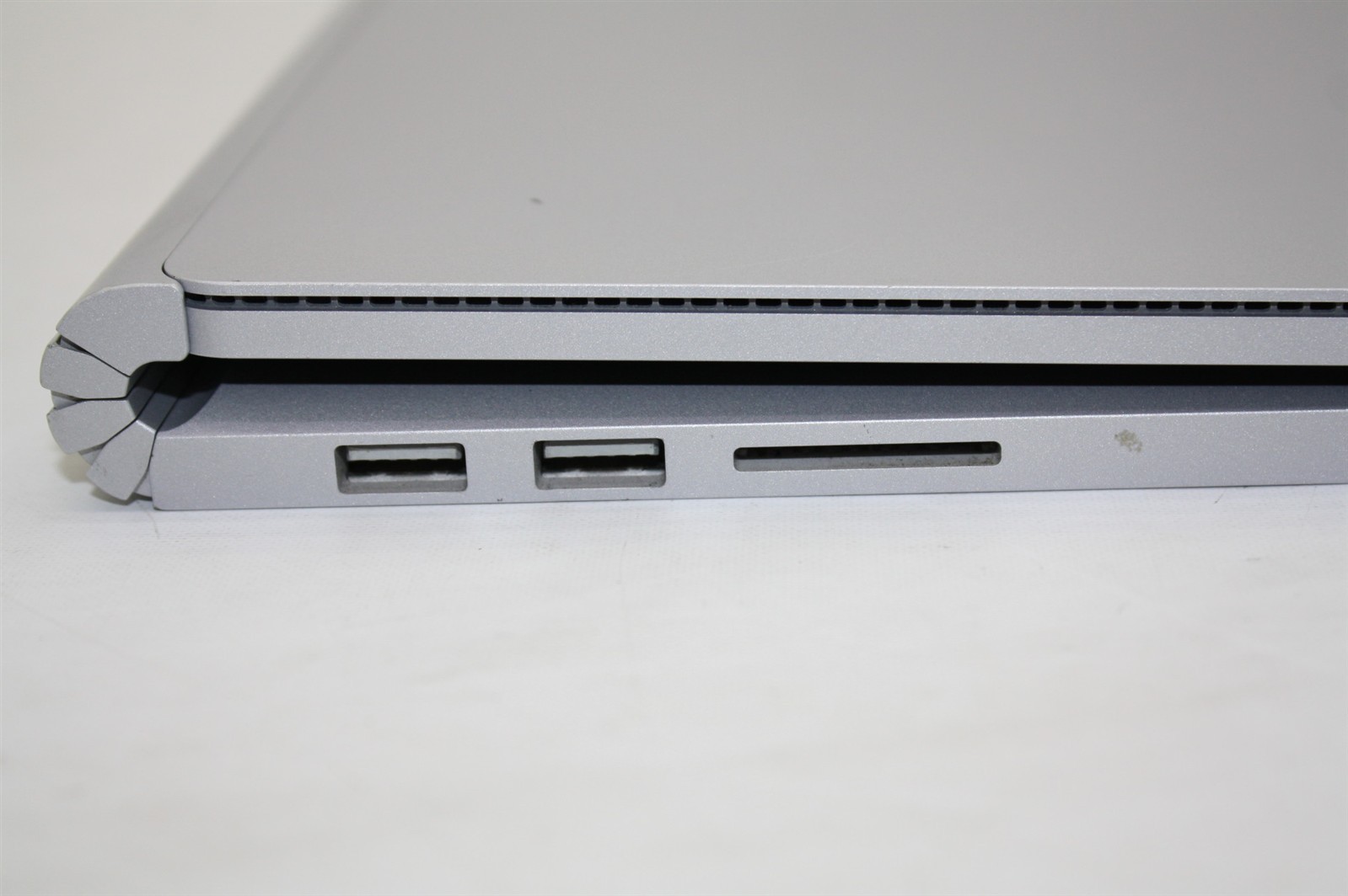 15.6″Microsoft Surface Book 2 1793 i7-8650U 1.90GHz RAM 16GB NVMe 512GB