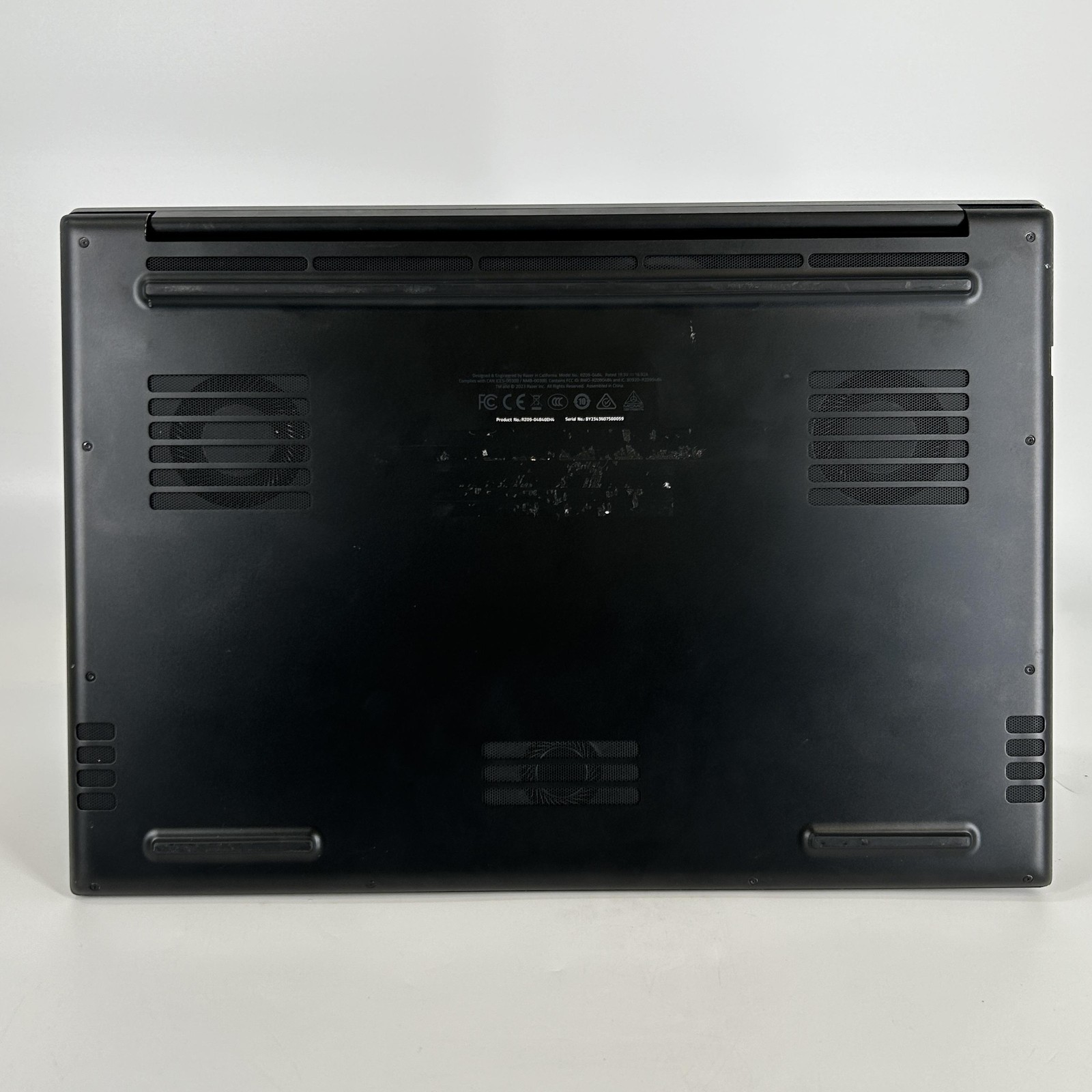 Razer Blade 18 240Hz QHD+ 2.2 GHz i9-13980HX 64GB 2TB RTX 4090 – THERMAL ISSUE