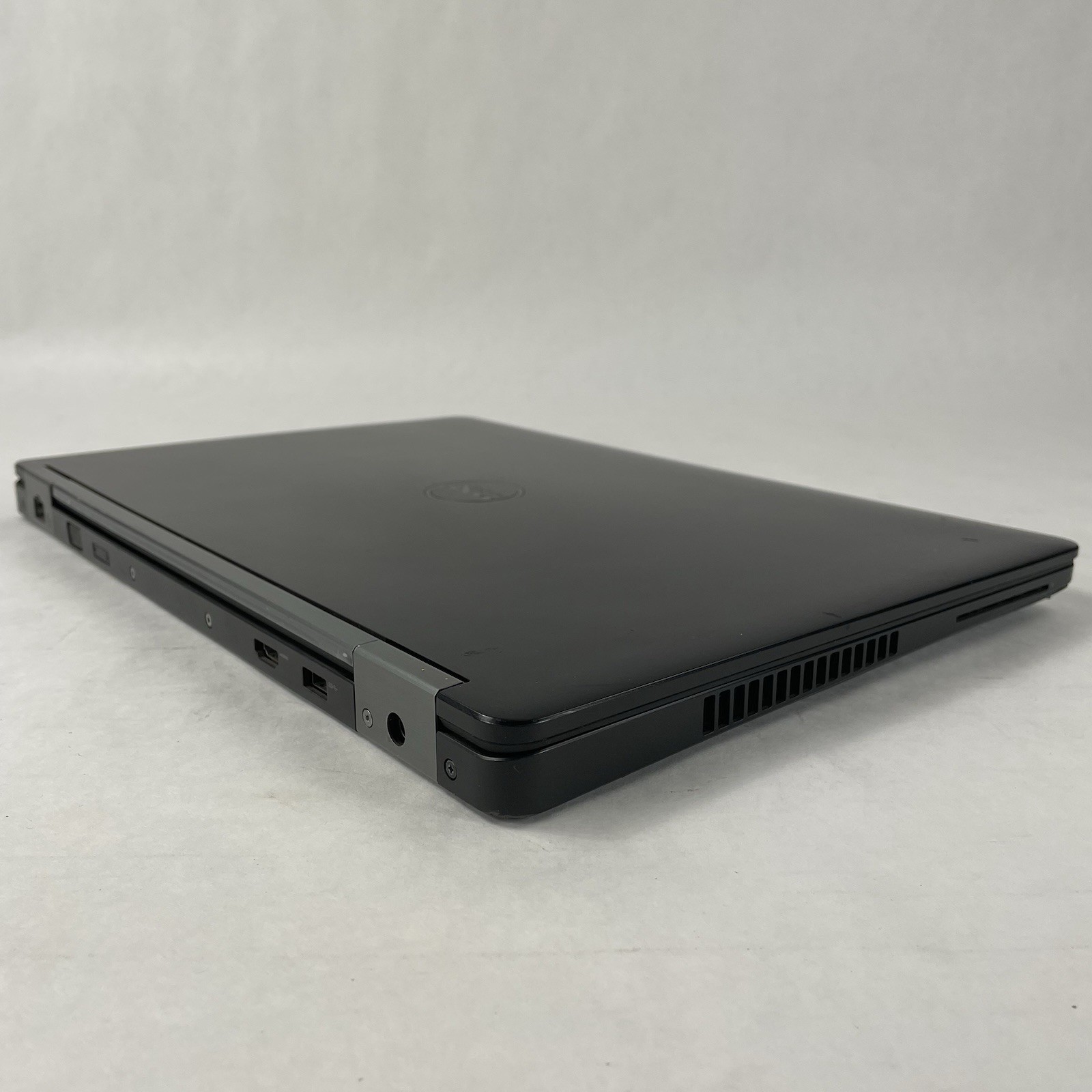 Dell Latitude E5570 15.6″ i3-6300U 2.40 GHz 8 GB RAM No SSD No OS No Battery