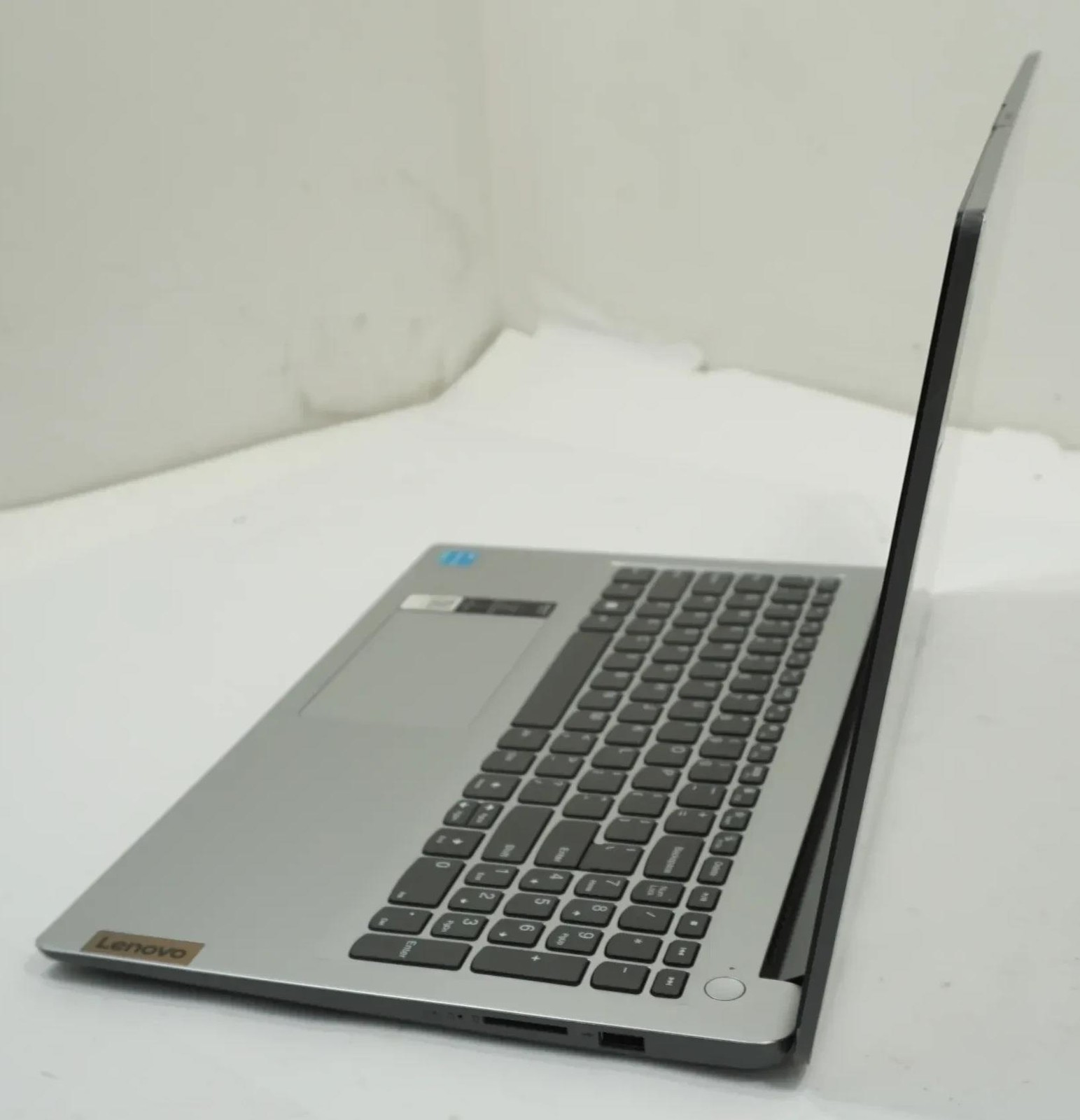 Lenovo 82LX IdeaPad 1 15.6″ Intel Pentium Silver N6000 1.10GHz 4GB 128GB